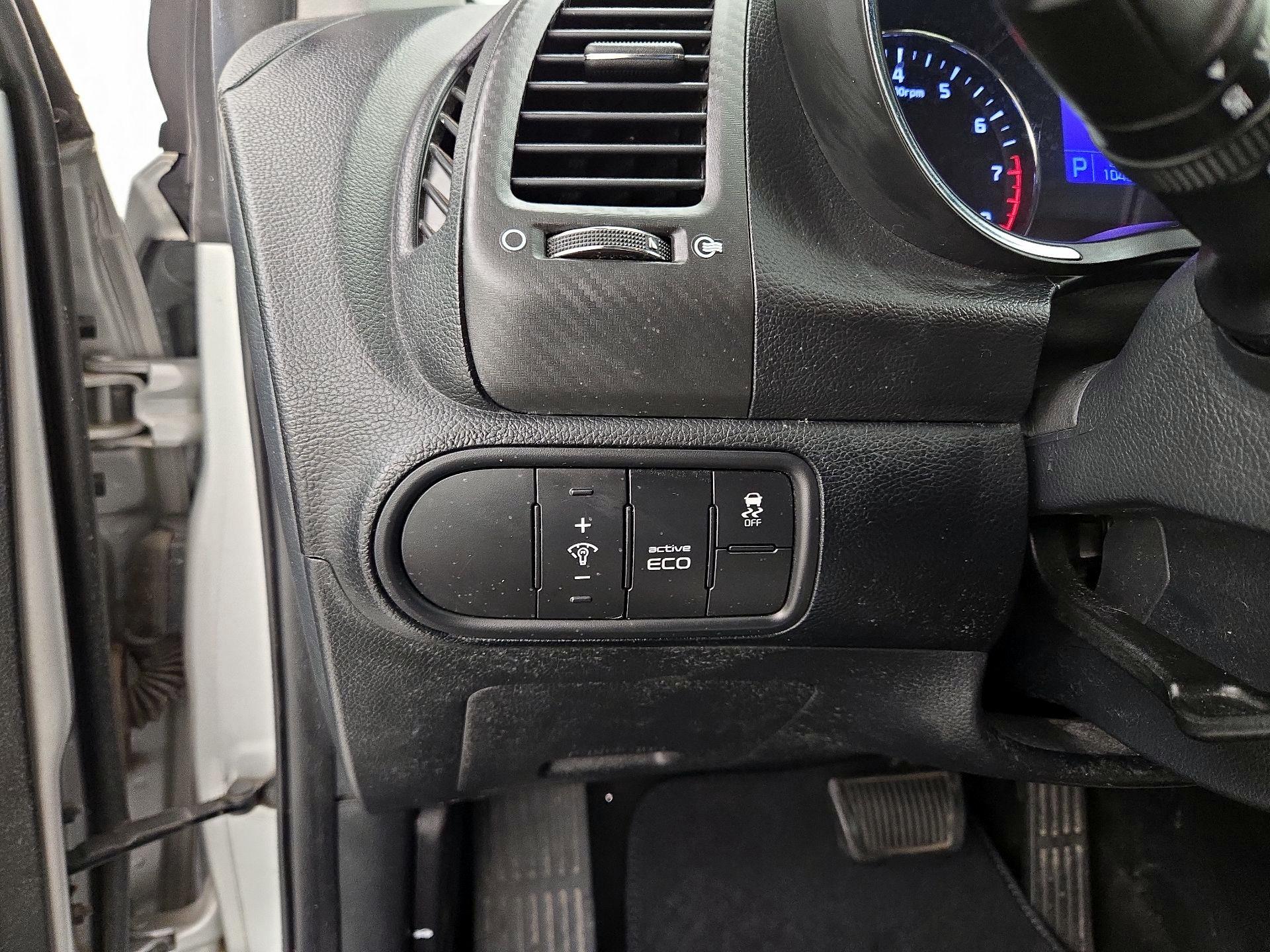 Thumbnail: 2016 Kia Forte - 13