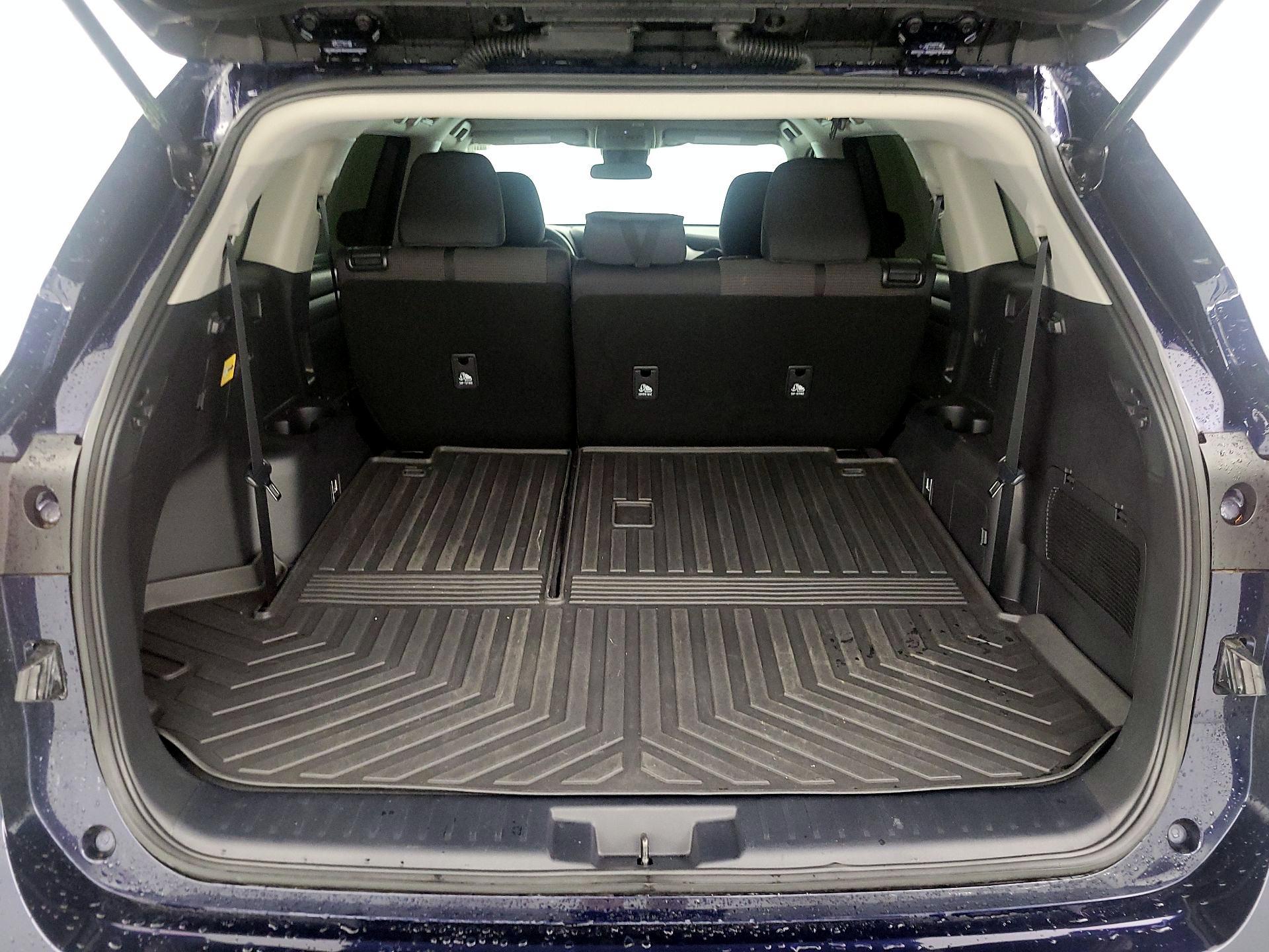 Thumbnail: 2023 Toyota Highlander - 20