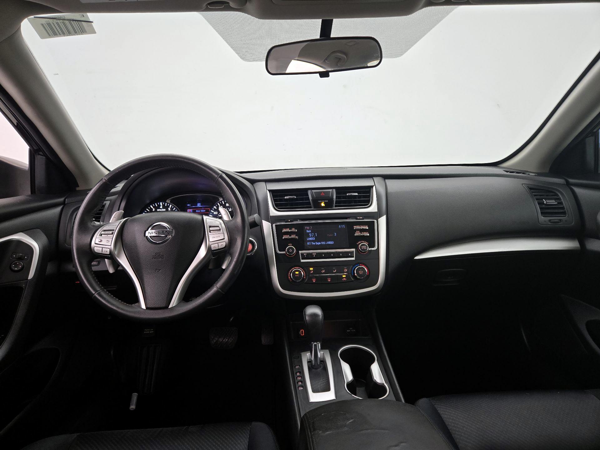 Thumbnail: 2017 Nissan Altima - 9