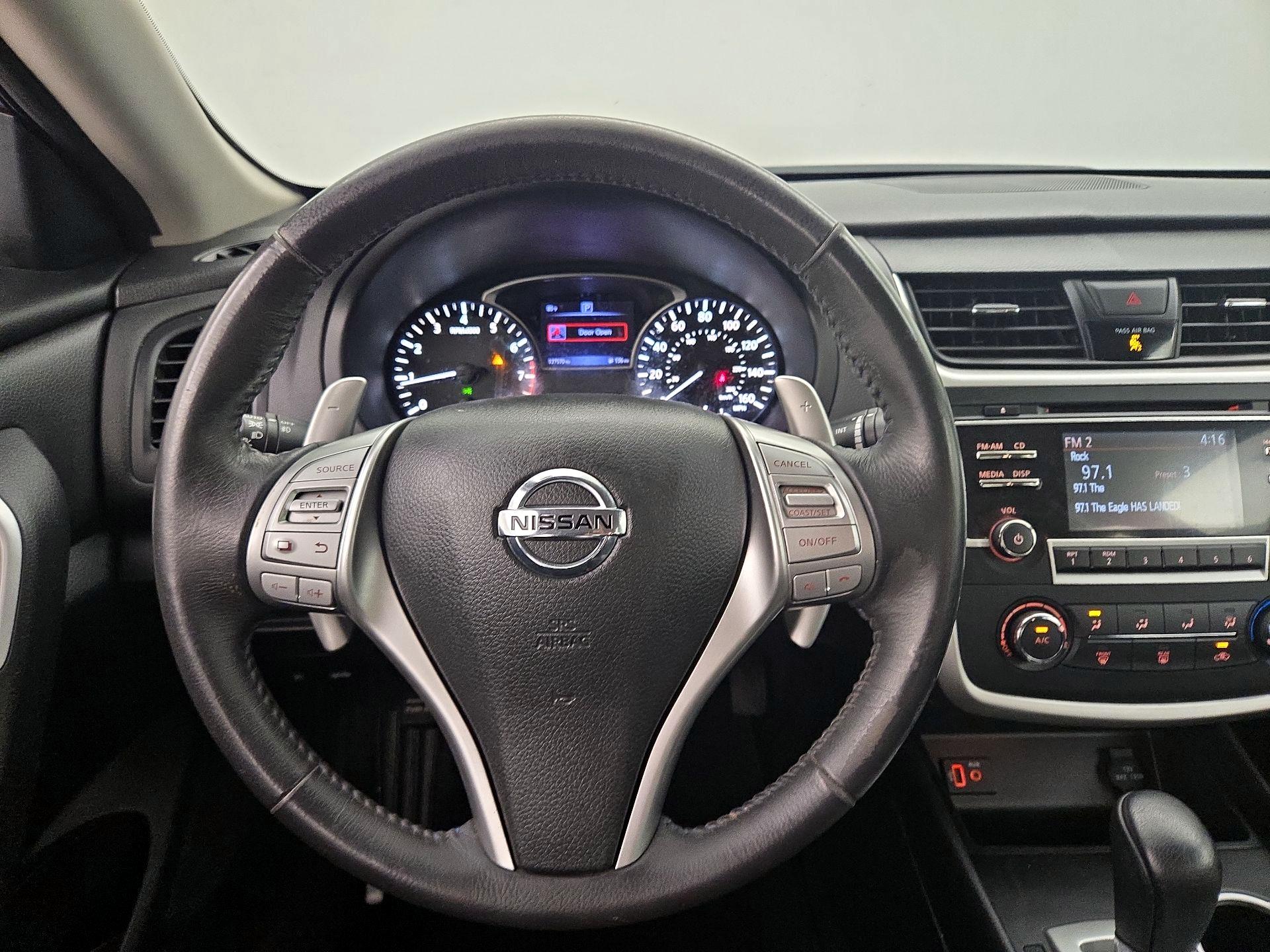 Thumbnail: 2017 Nissan Altima - 10