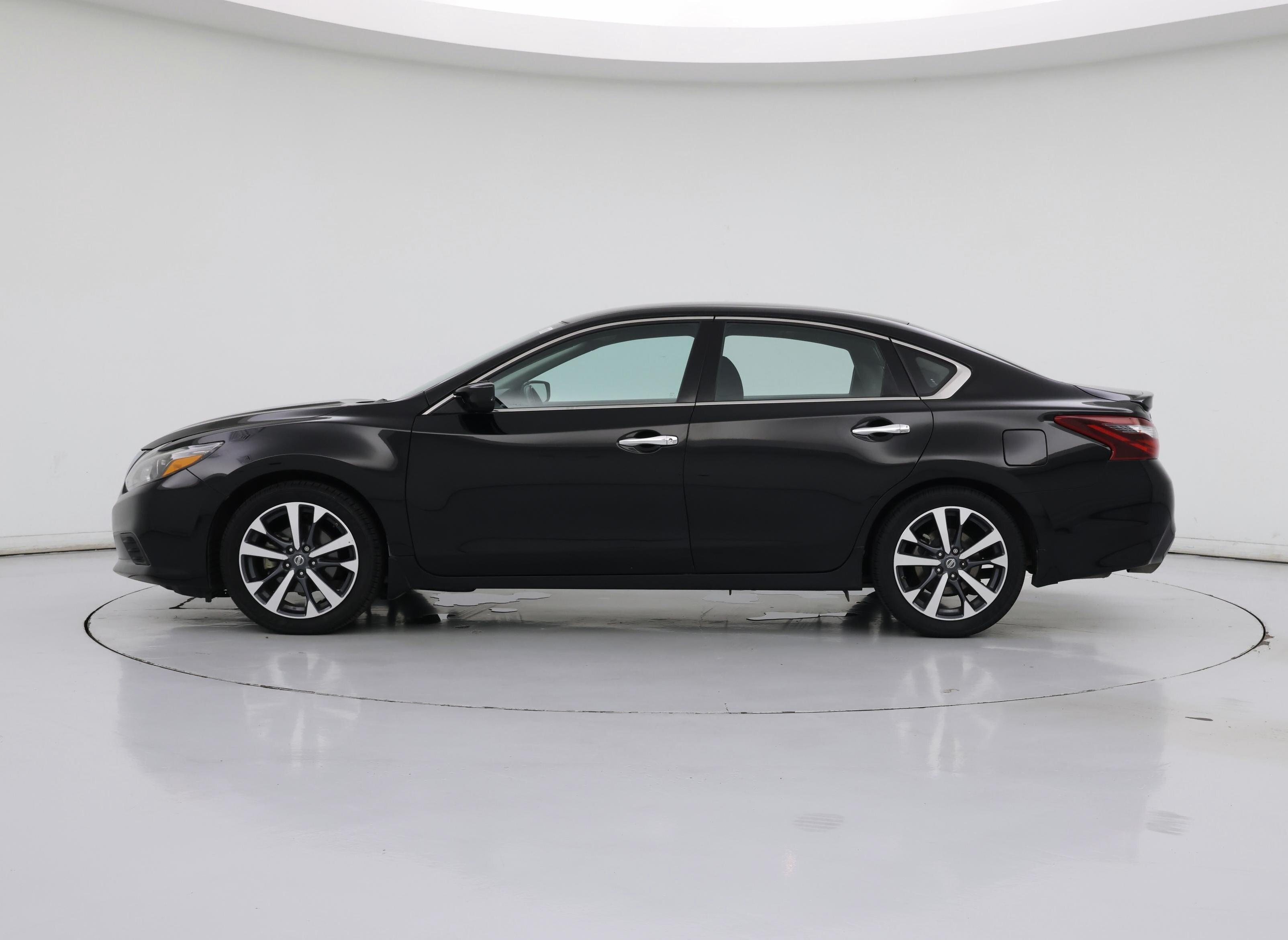 Thumbnail: 2017 Nissan Altima - 3