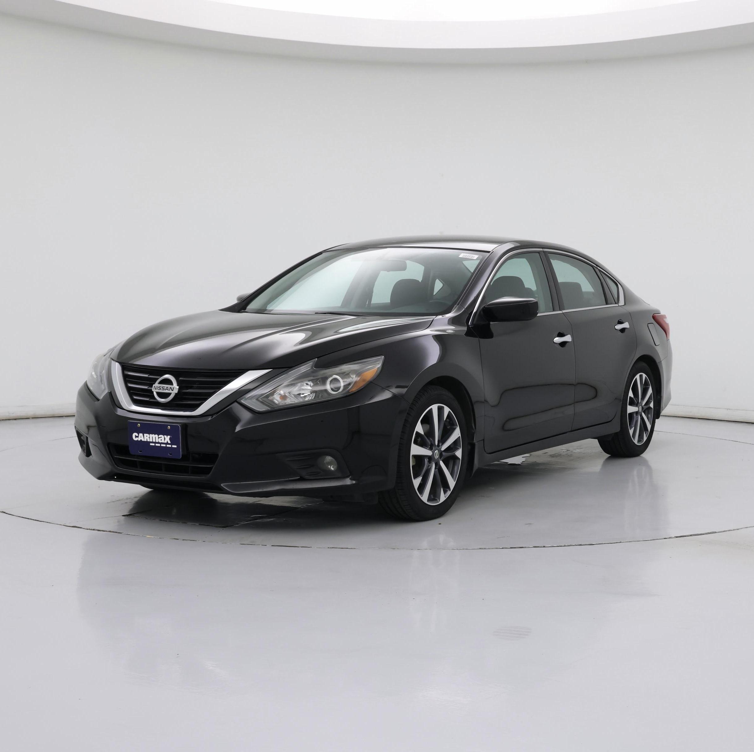 Thumbnail: 2017 Nissan Altima - 4
