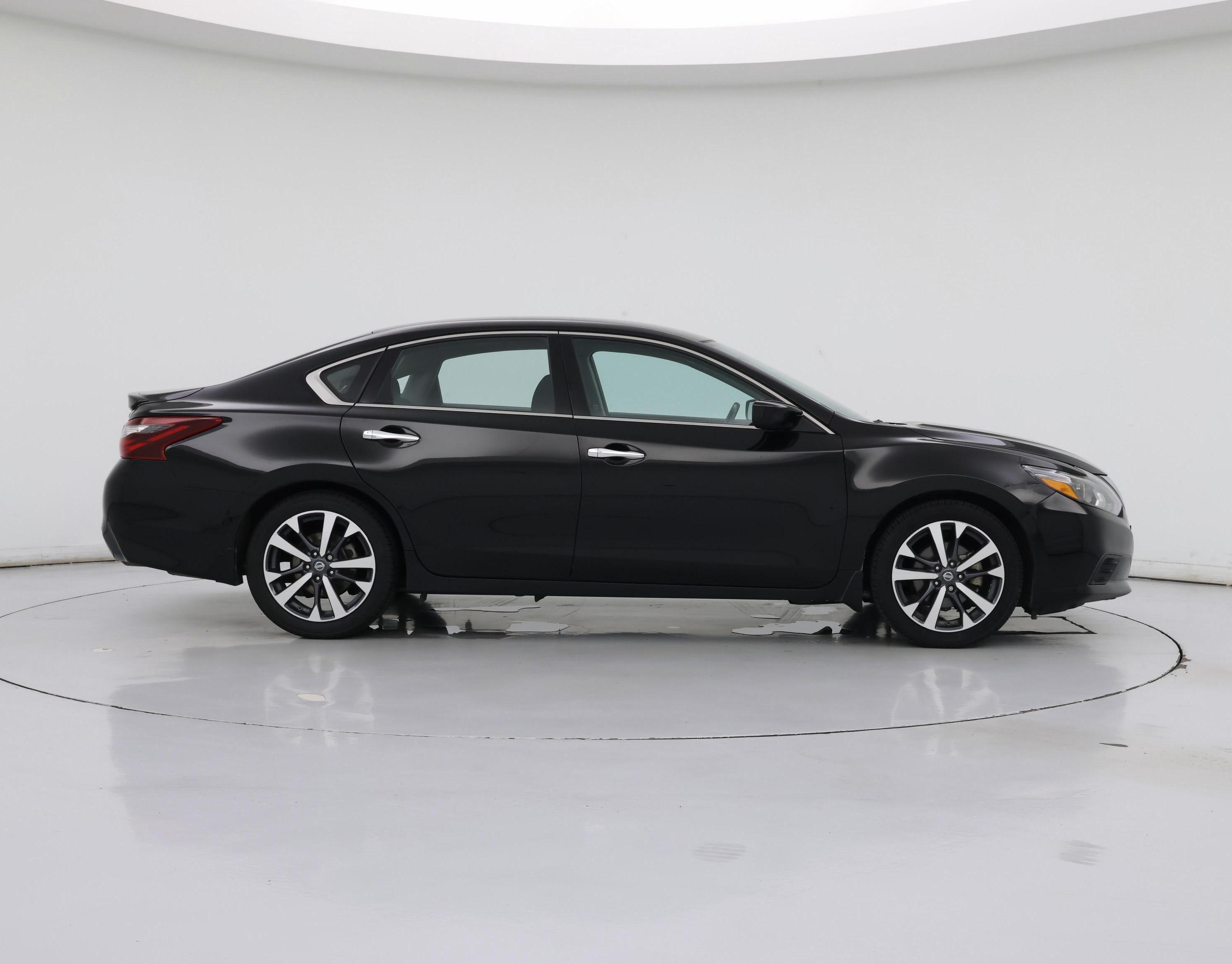 Thumbnail: 2017 Nissan Altima - 7