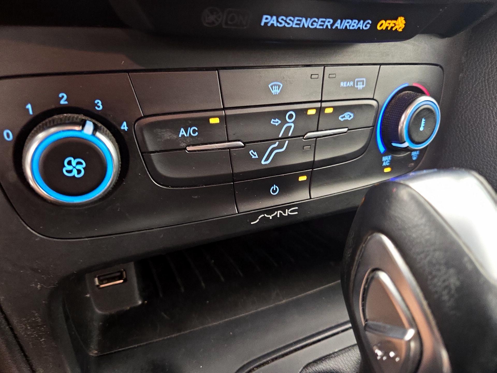 Thumbnail: 2015 Ford Focus - 16