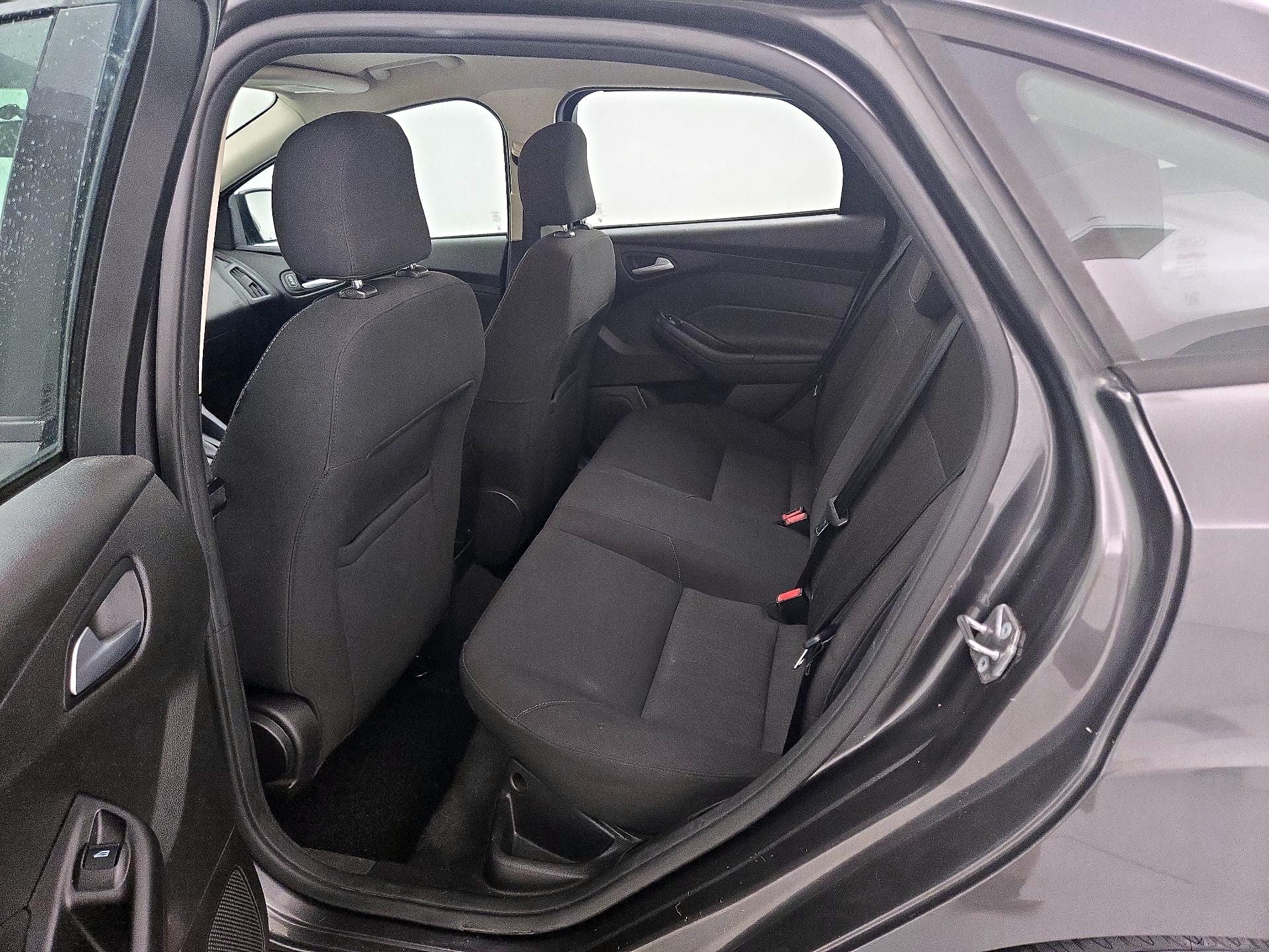 Thumbnail: 2015 Ford Focus - 19