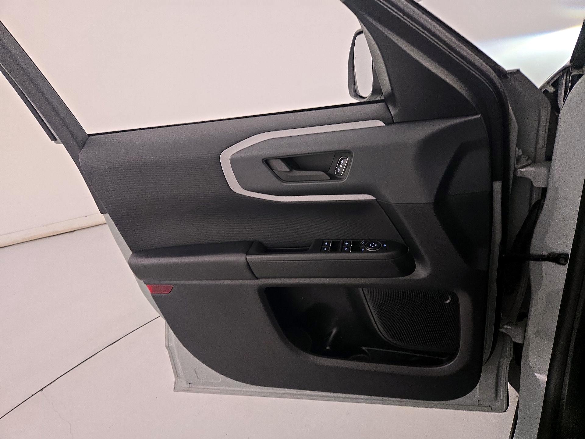 Thumbnail: 2022 Ford Bronco Sport - 12