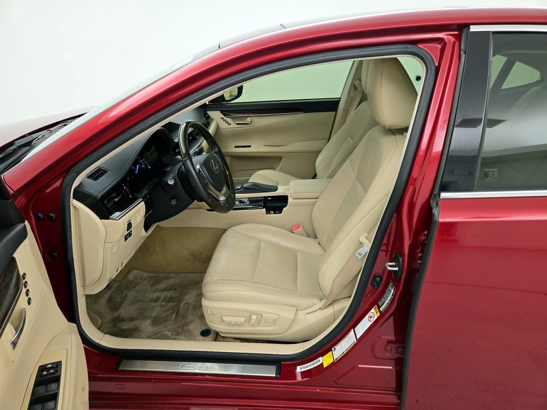 Thumbnail: 2013 Lexus ES - 11