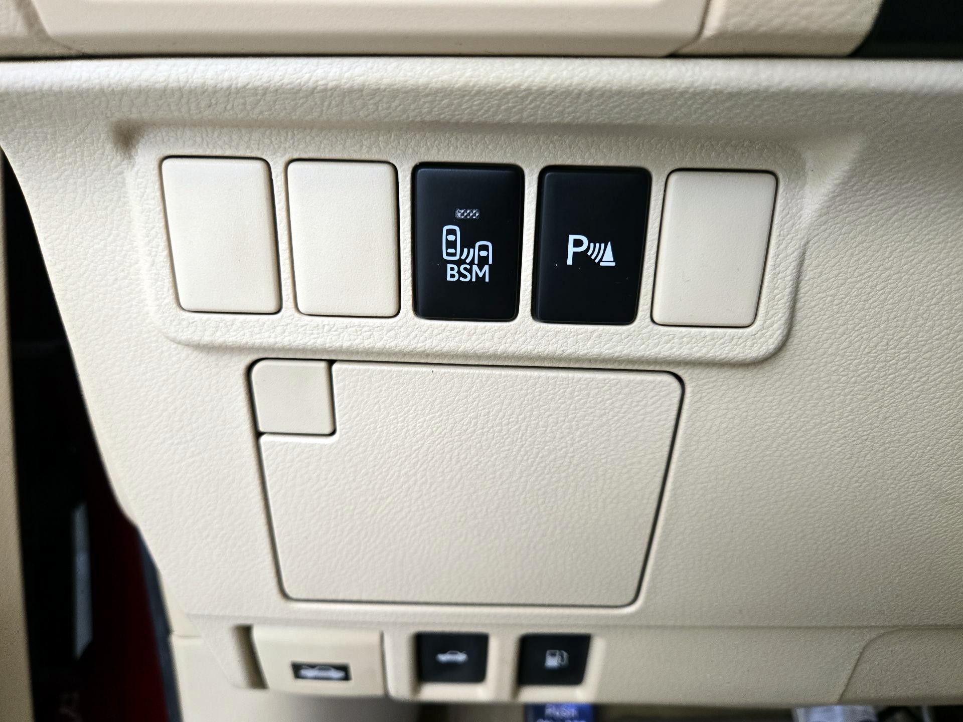 Thumbnail: 2013 Lexus ES - 13