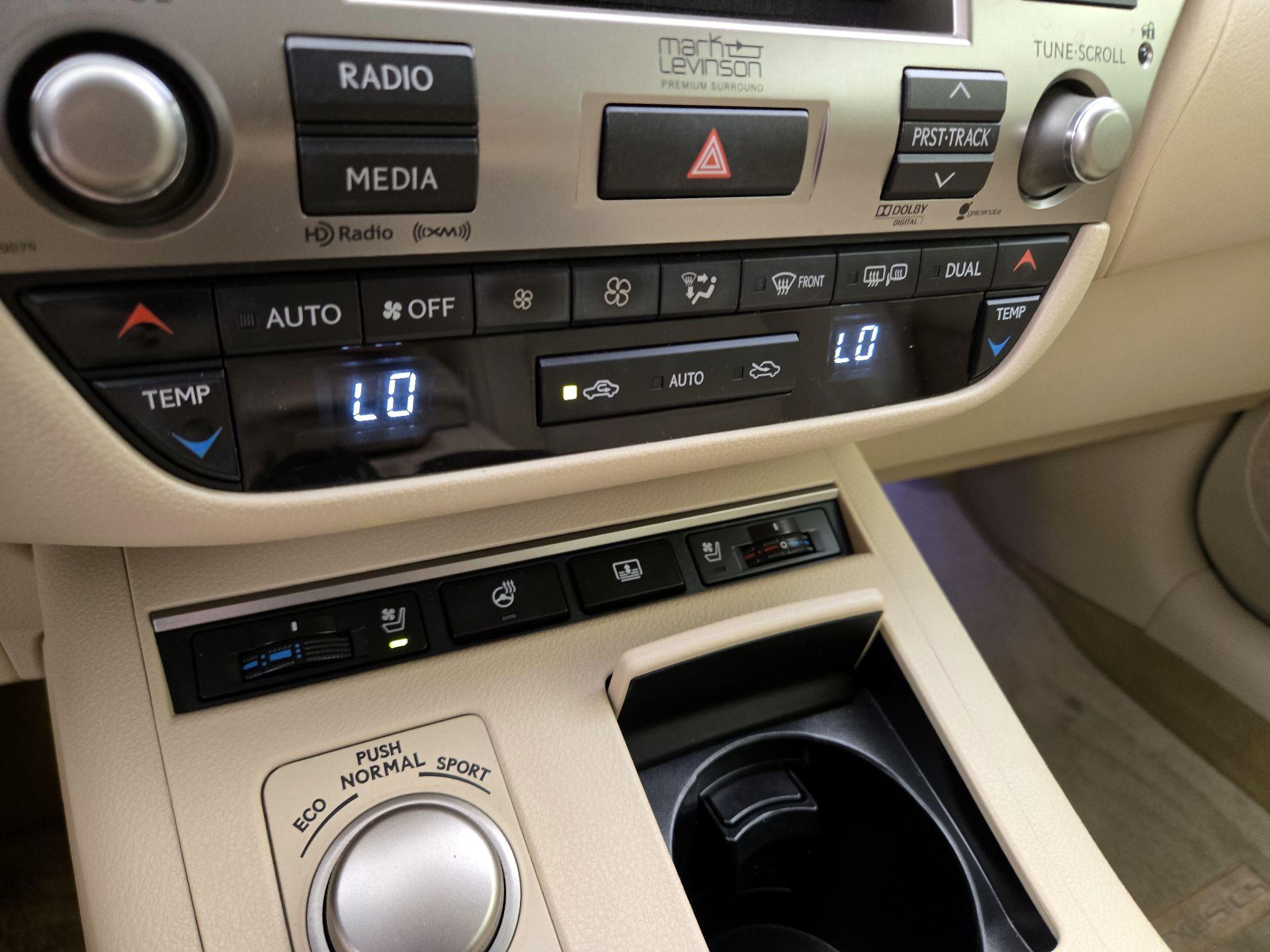 Thumbnail: 2013 Lexus ES - 17