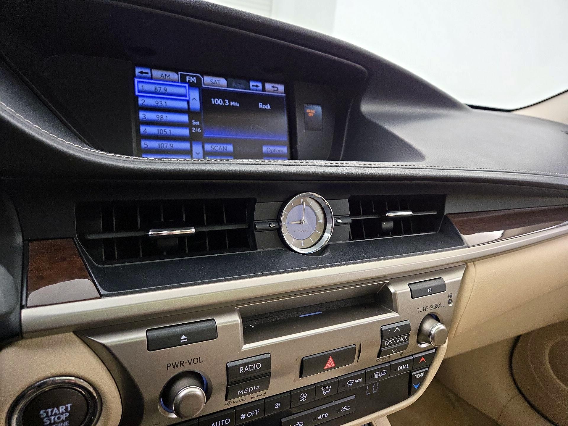 Thumbnail: 2014 Lexus ES - 16
