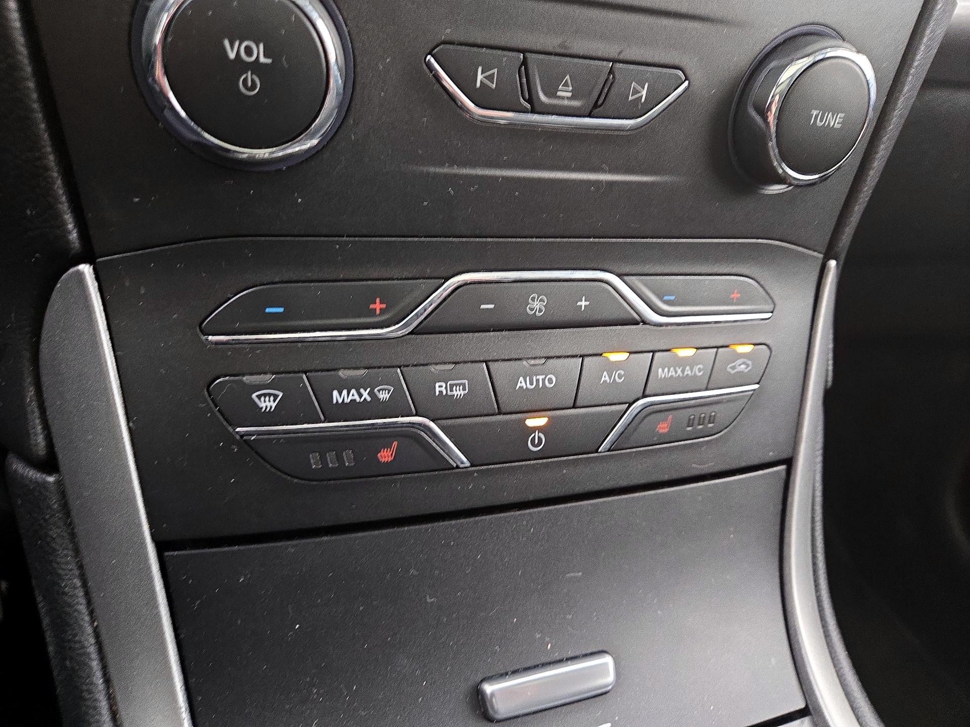 Thumbnail: 2015 Ford Edge - 17