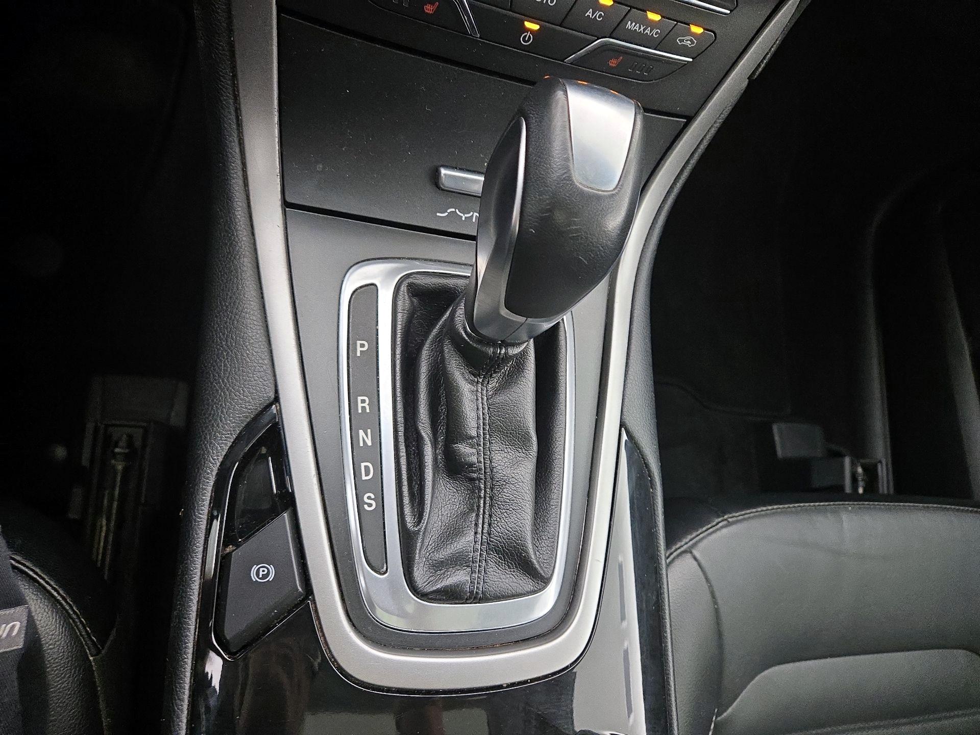 Thumbnail: 2015 Ford Edge - 18