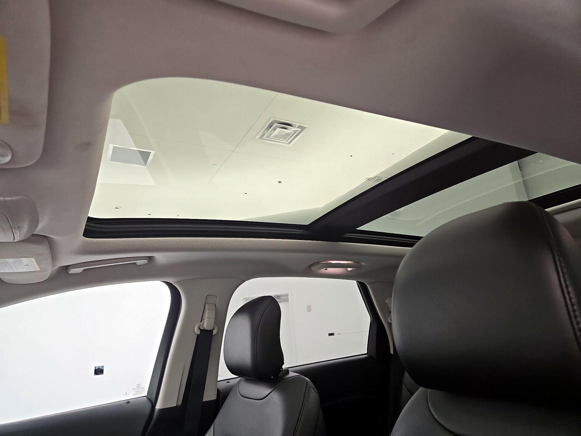 Thumbnail: 2015 Ford Edge - 20