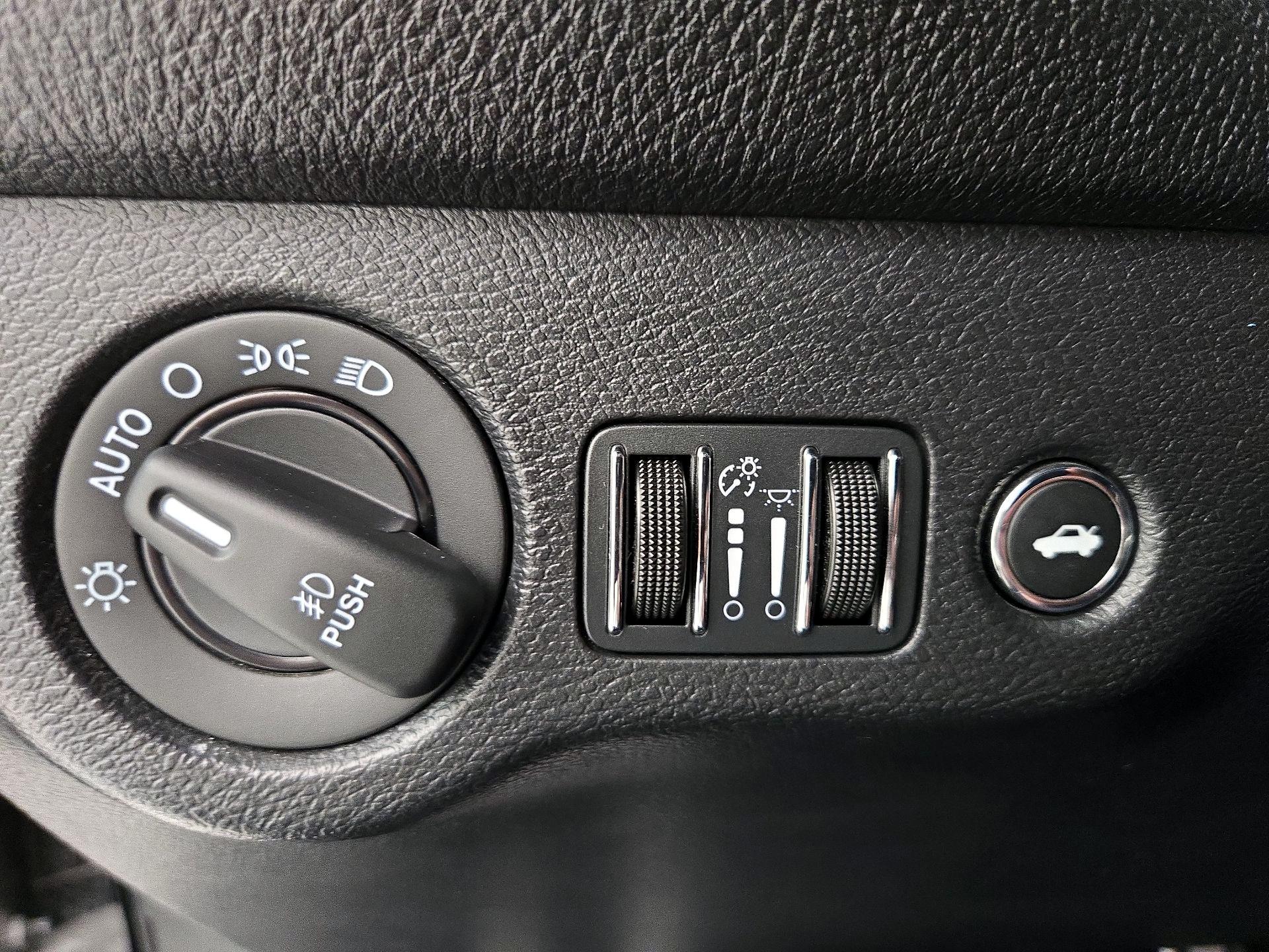 Thumbnail: 2015 Dodge Challenger - 11