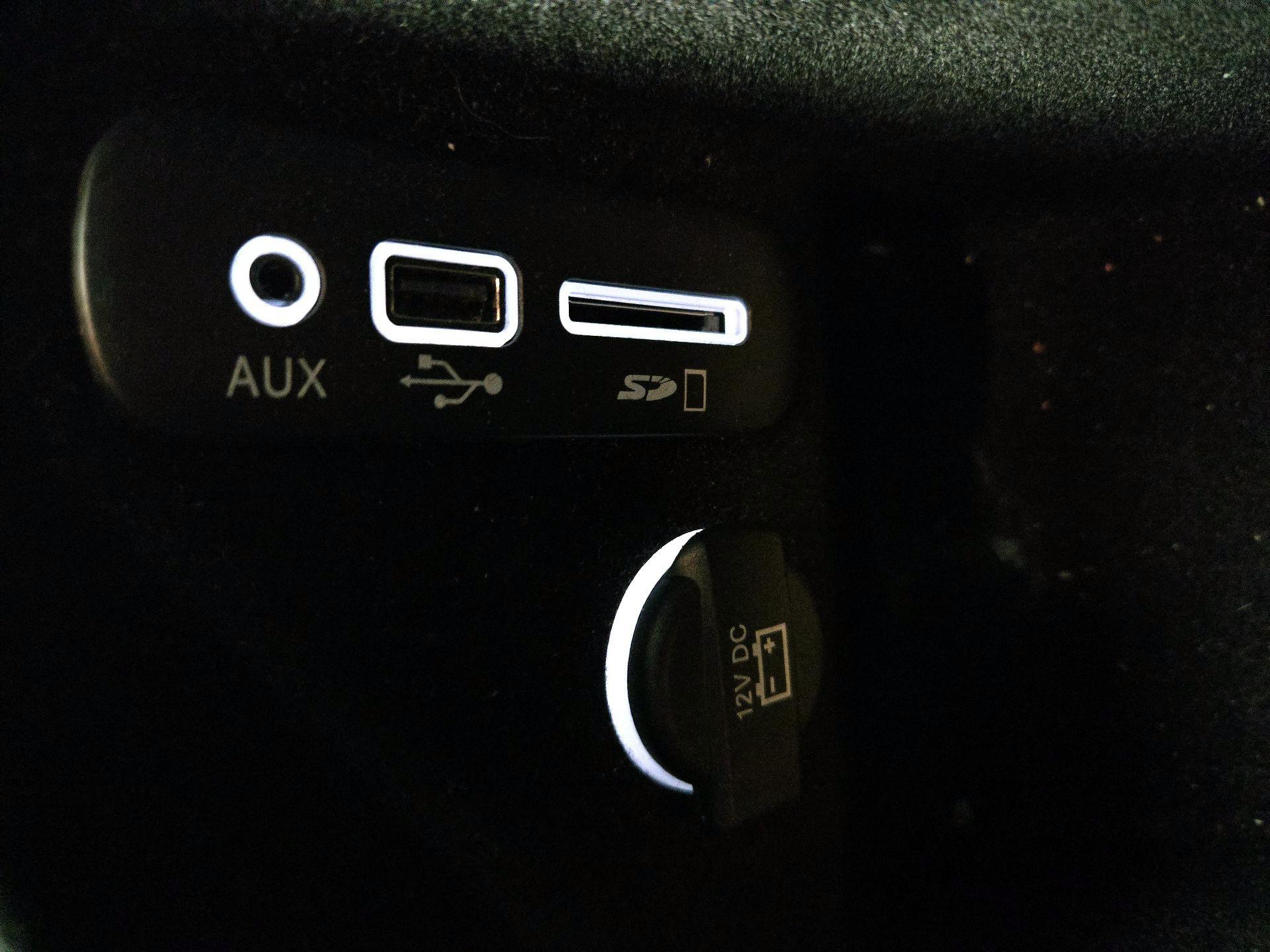 Thumbnail: 2015 Dodge Challenger - 16