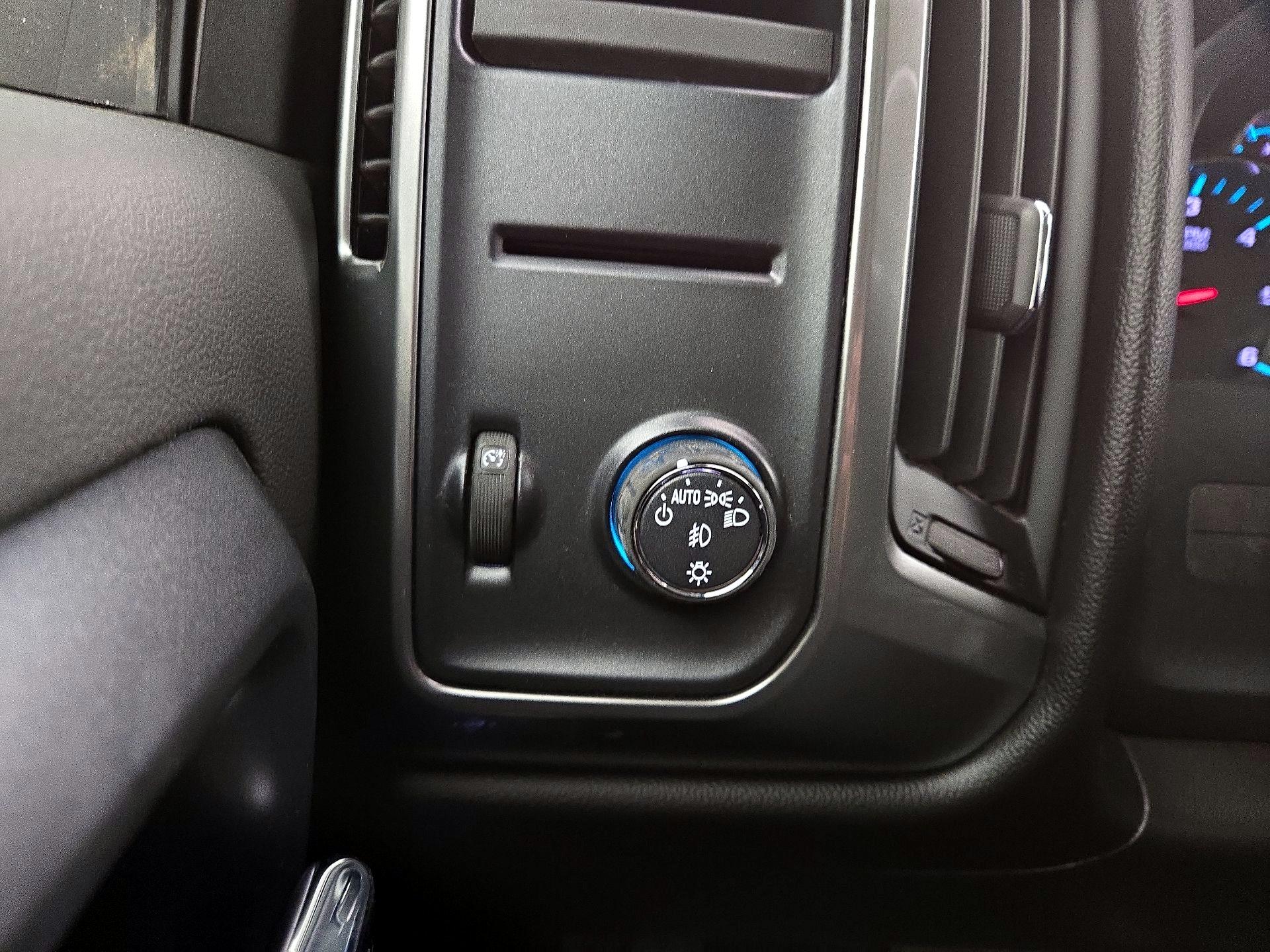 Thumbnail: 2018 Chevrolet Silverado 1500 - 11