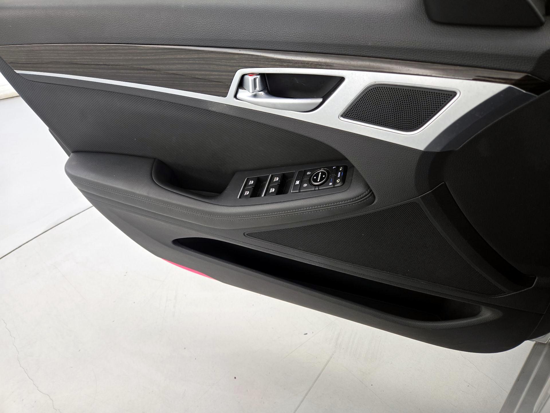 Thumbnail: 2015 Hyundai Genesis - 12