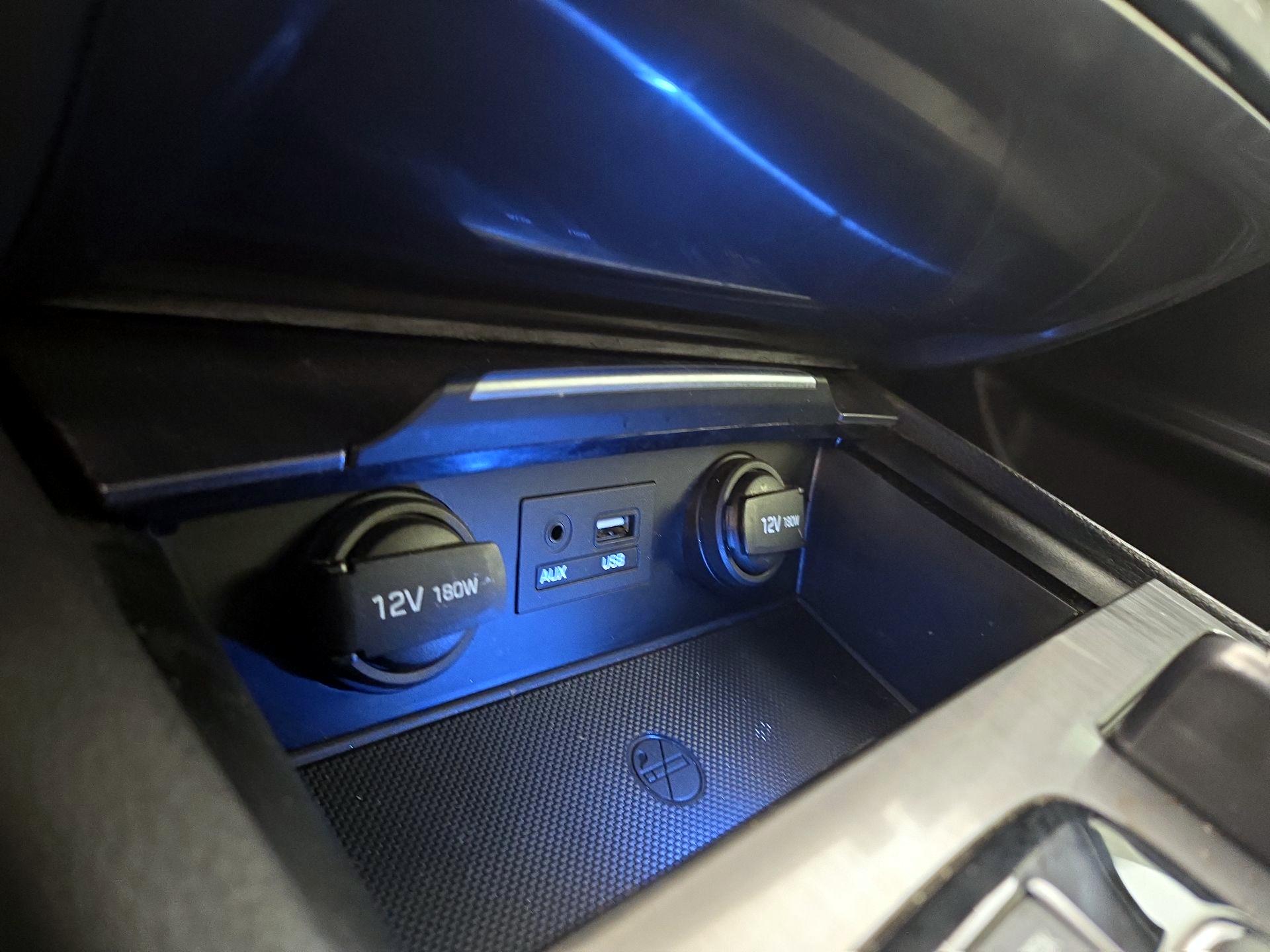 Thumbnail: 2015 Hyundai Genesis - 19