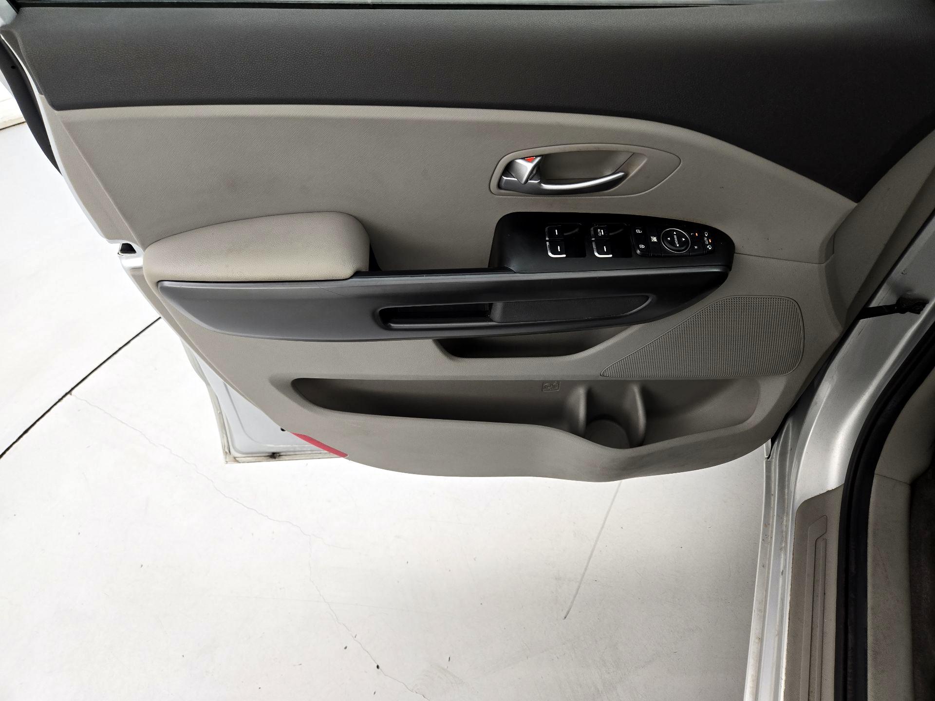 Thumbnail: 2016 Kia Sedona - 12