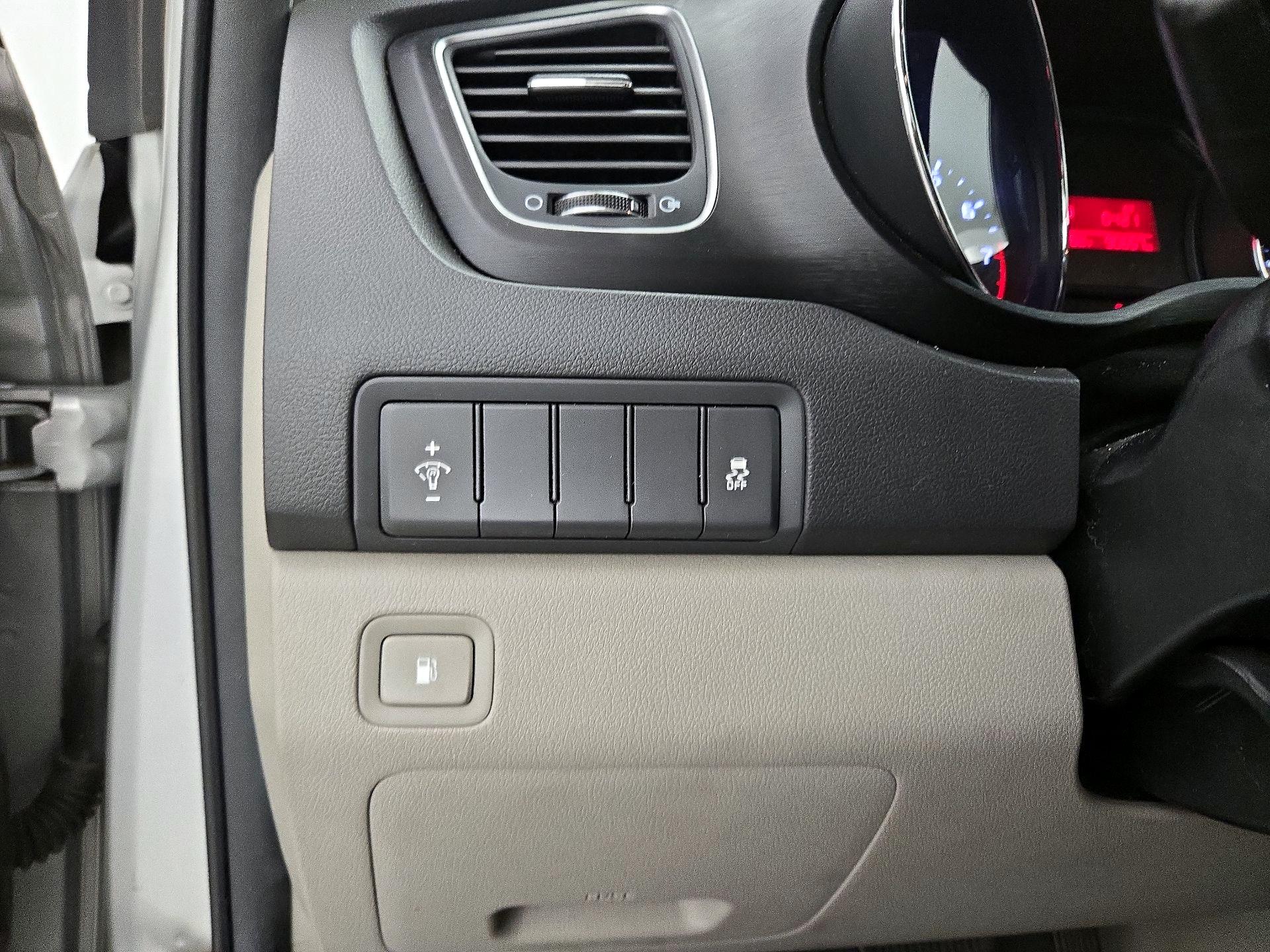 Thumbnail: 2016 Kia Sedona - 13
