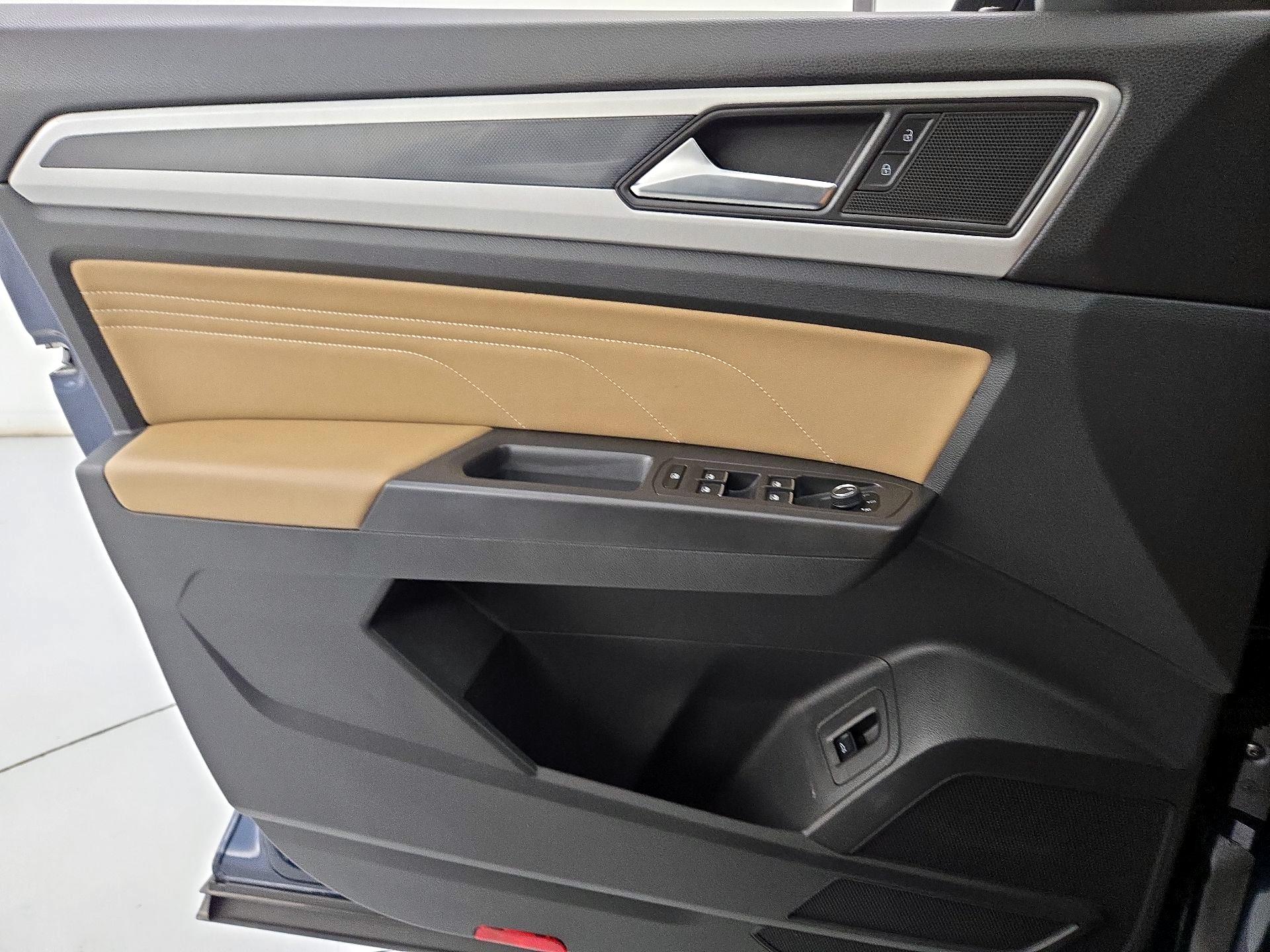 Thumbnail: 2023 Volkswagen Atlas - 12