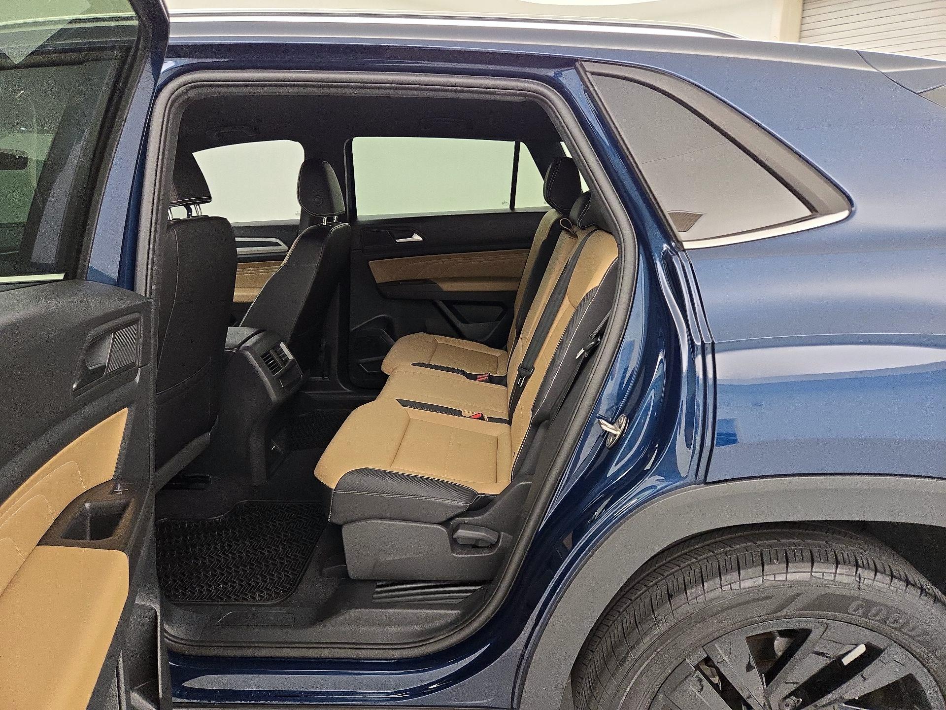 Thumbnail: 2023 Volkswagen Atlas - 19