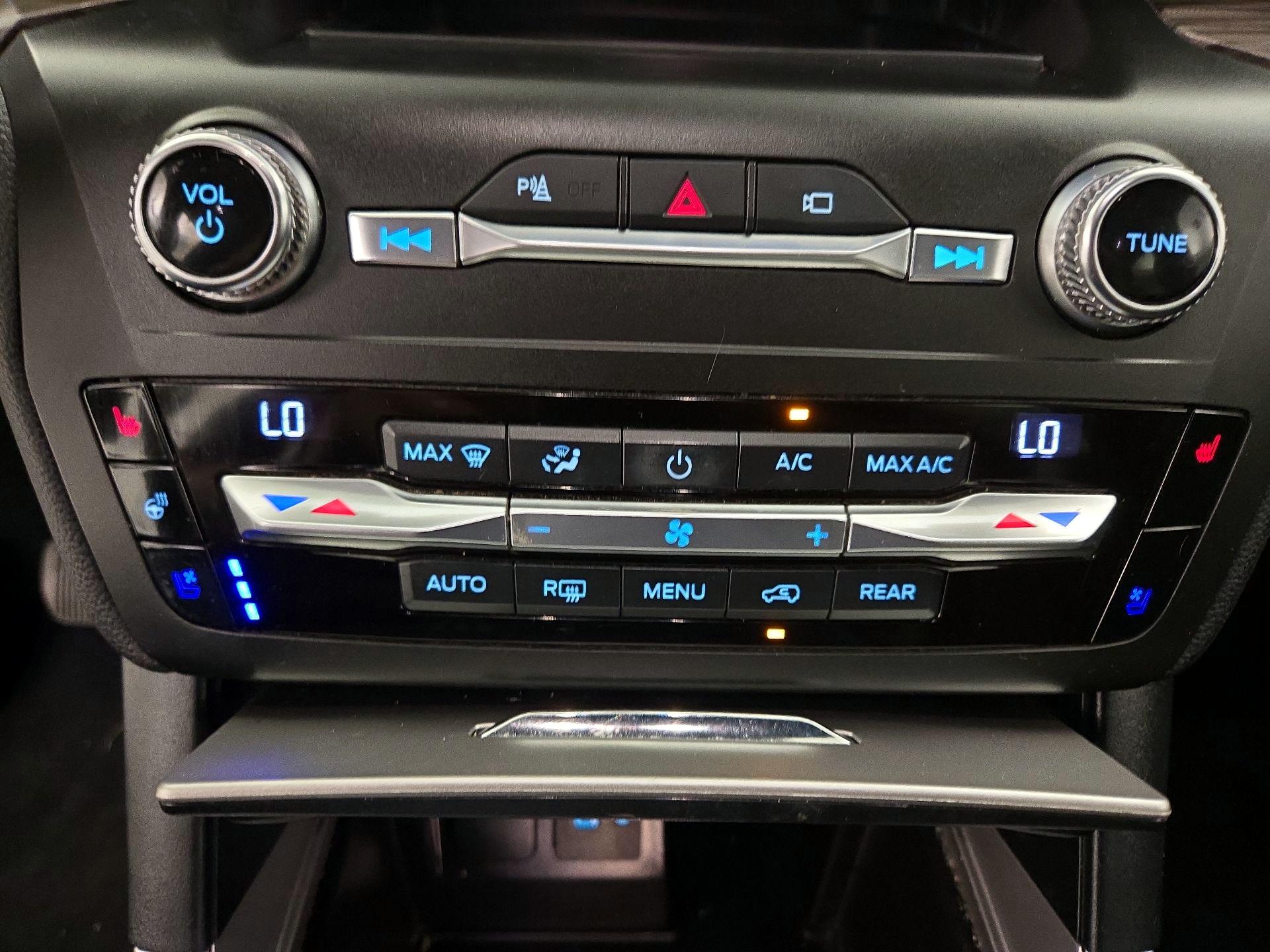 Thumbnail: 2020 Ford Explorer - 17