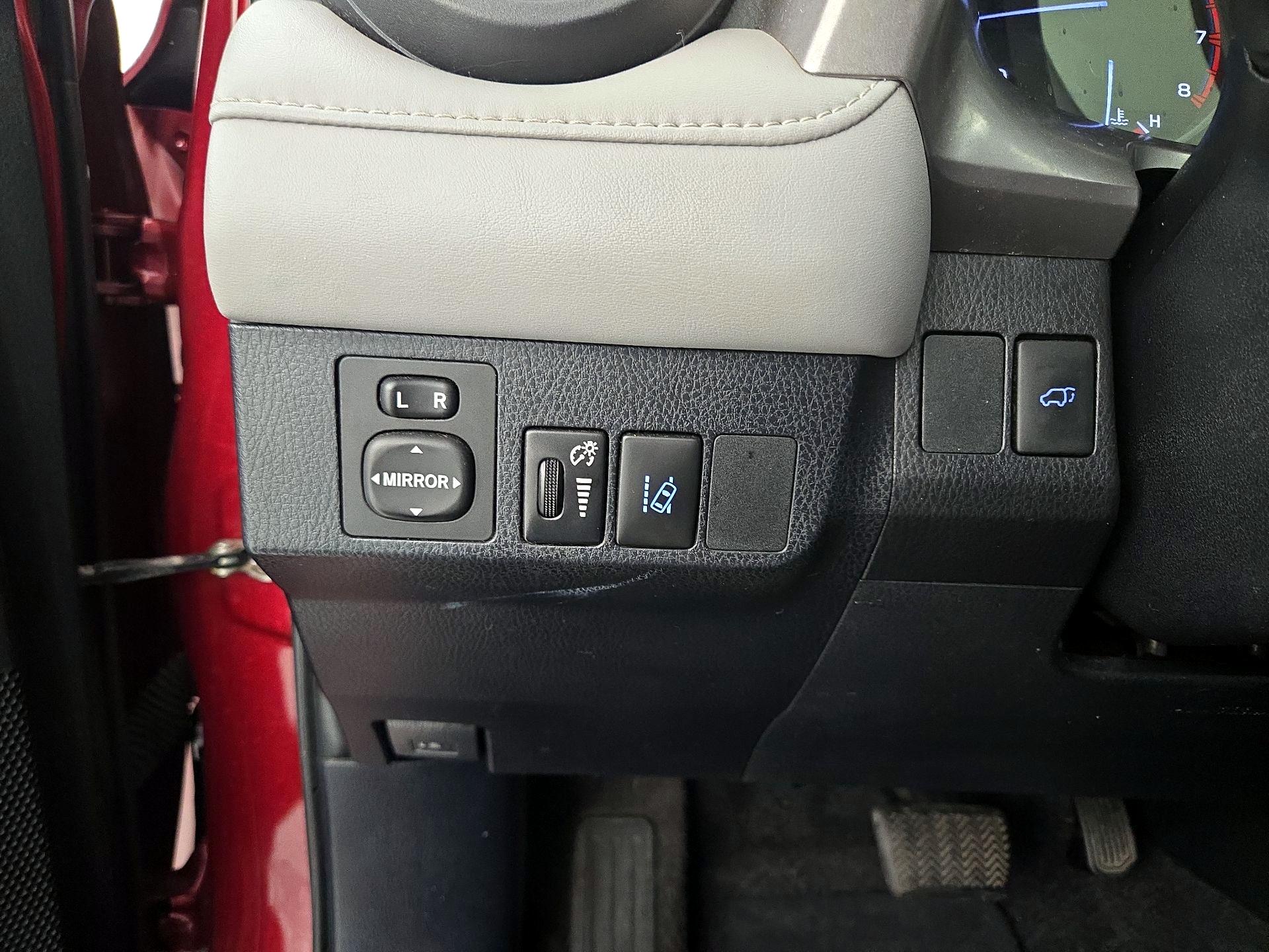 Thumbnail: 2018 Toyota RAV4 - 13