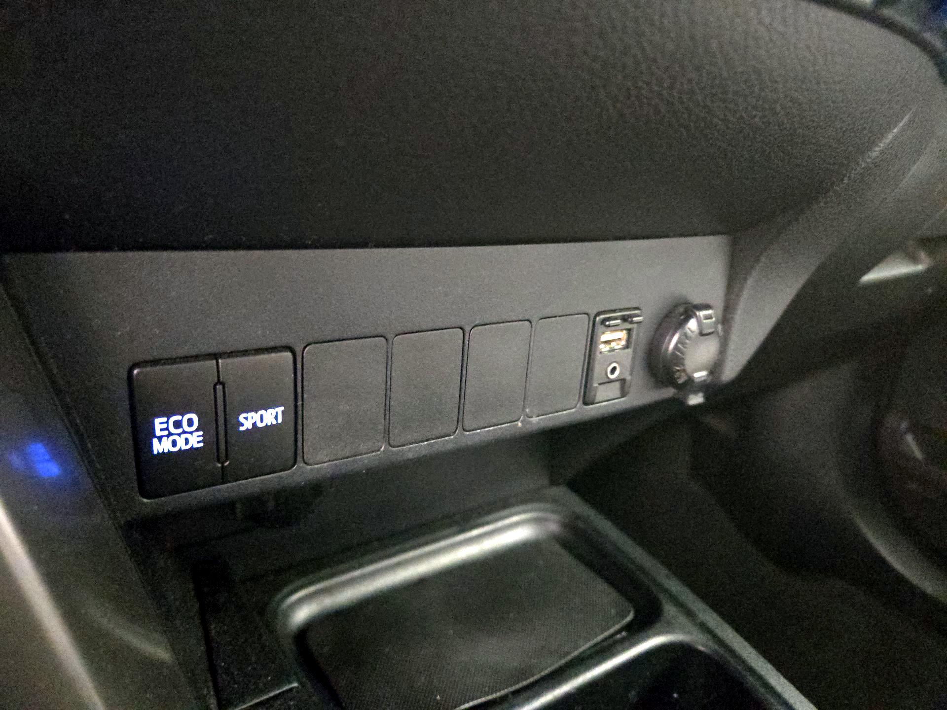 Thumbnail: 2018 Toyota RAV4 - 19