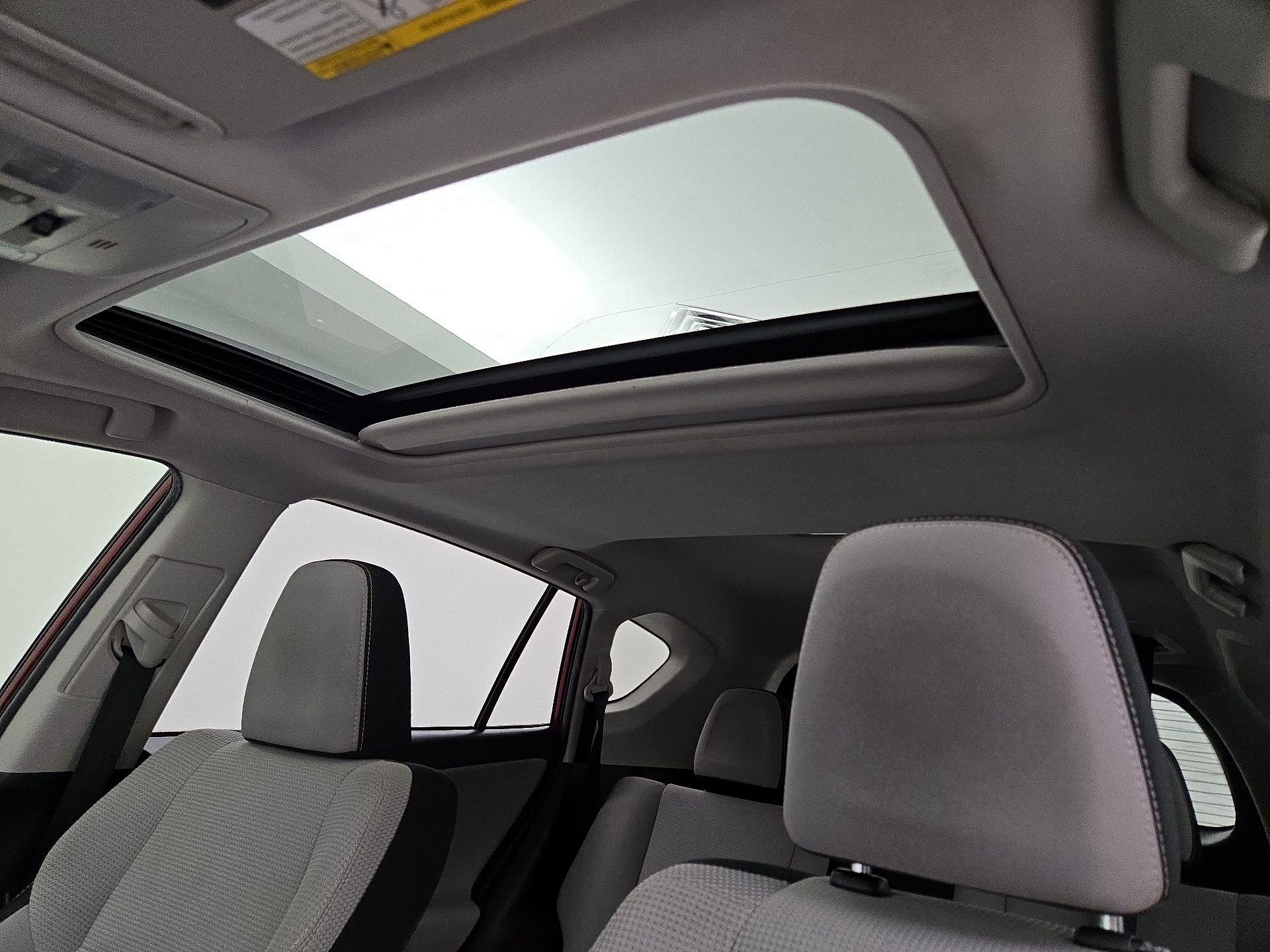 Thumbnail: 2018 Toyota RAV4 - 20