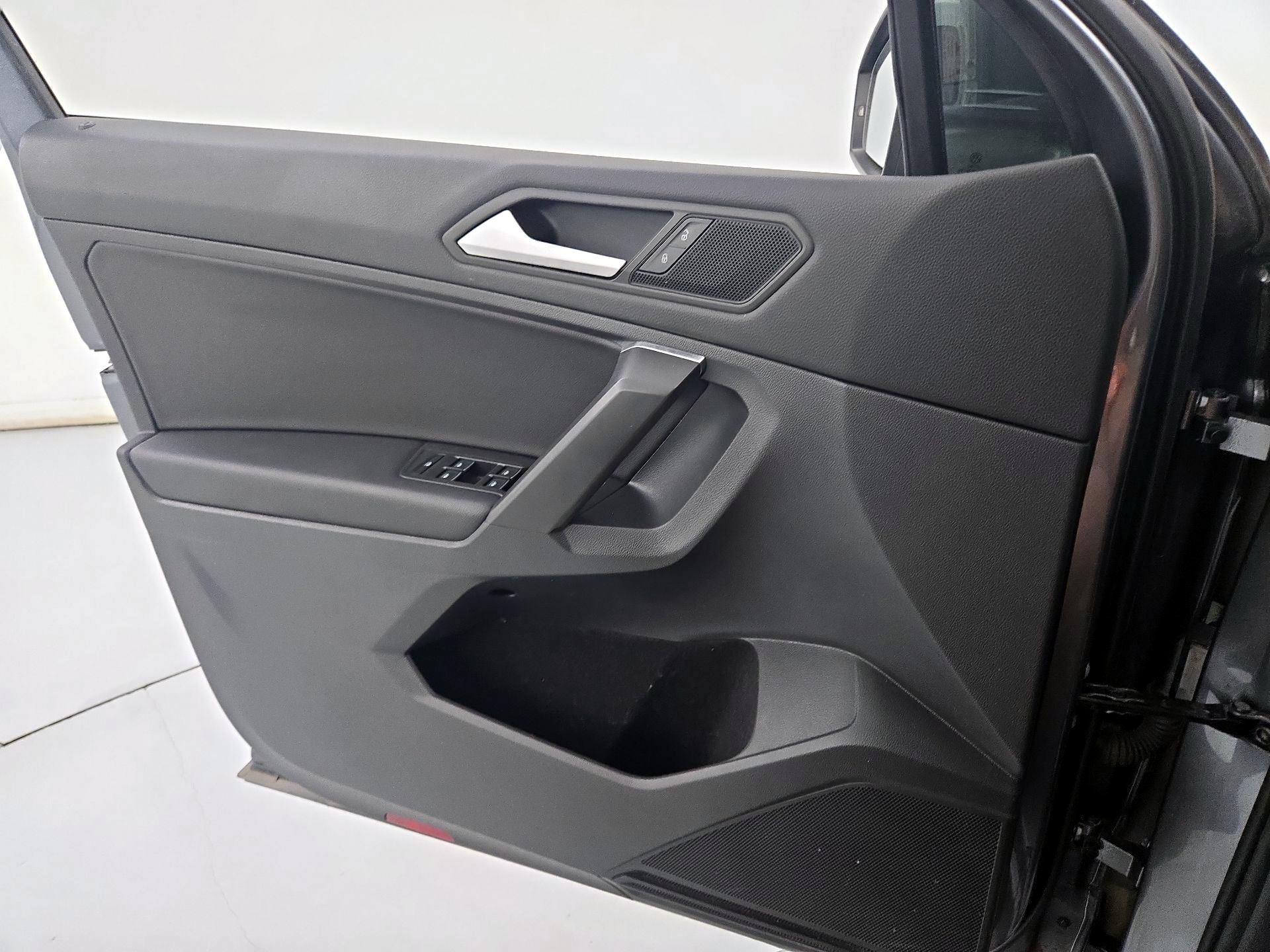 Thumbnail: 2021 Volkswagen Tiguan - 12