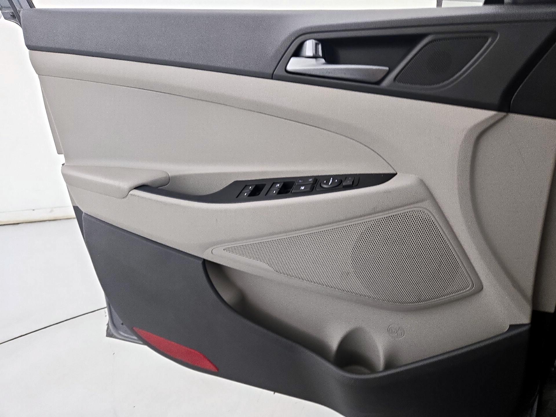 Thumbnail: 2016 Hyundai Tucson - 12