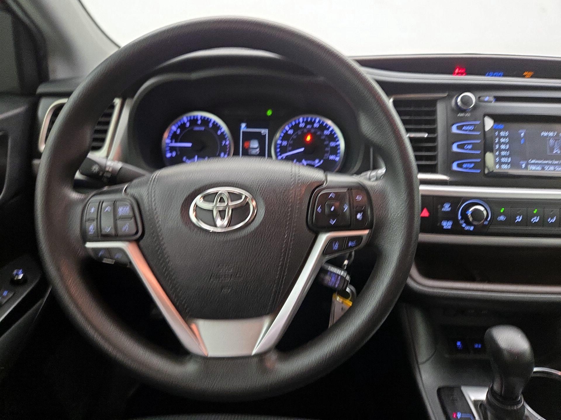 Thumbnail: 2019 Toyota Highlander - 10