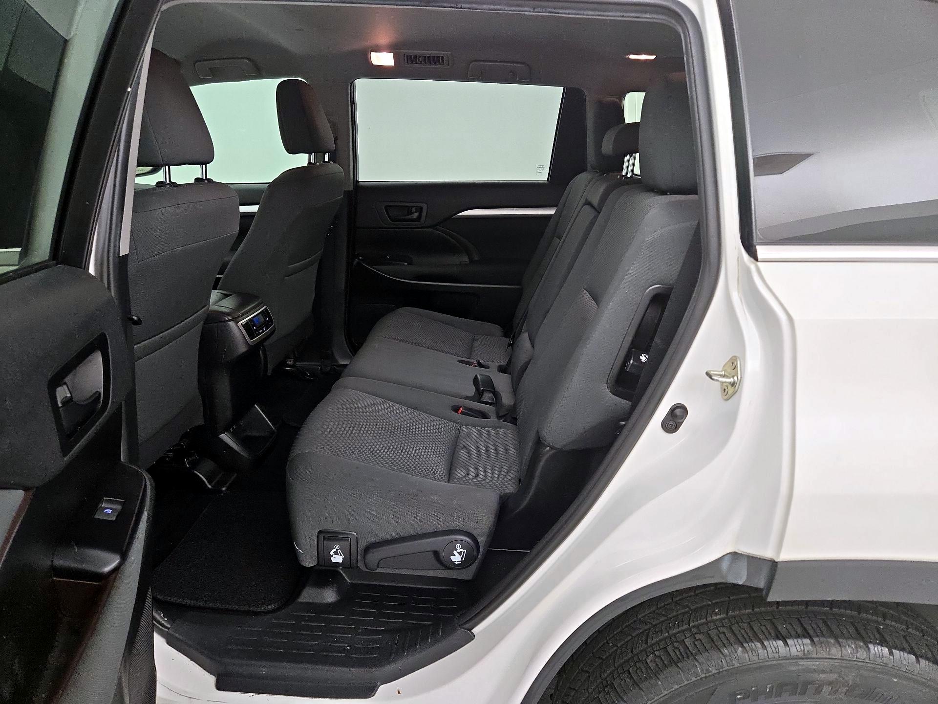 Thumbnail: 2019 Toyota Highlander - 19