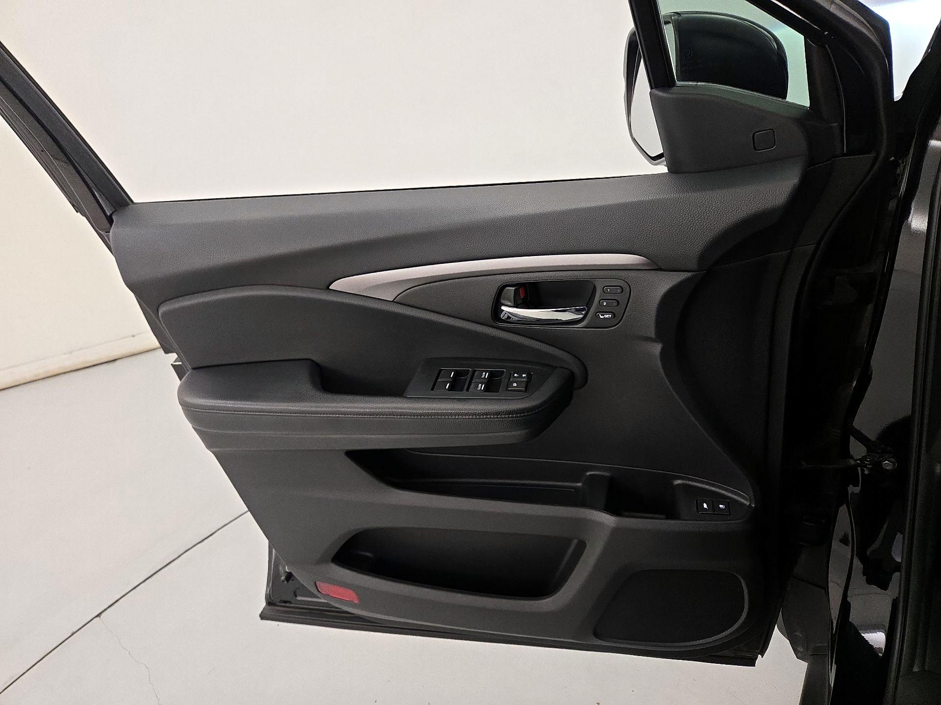 Thumbnail: 2020 Honda Pilot - 12