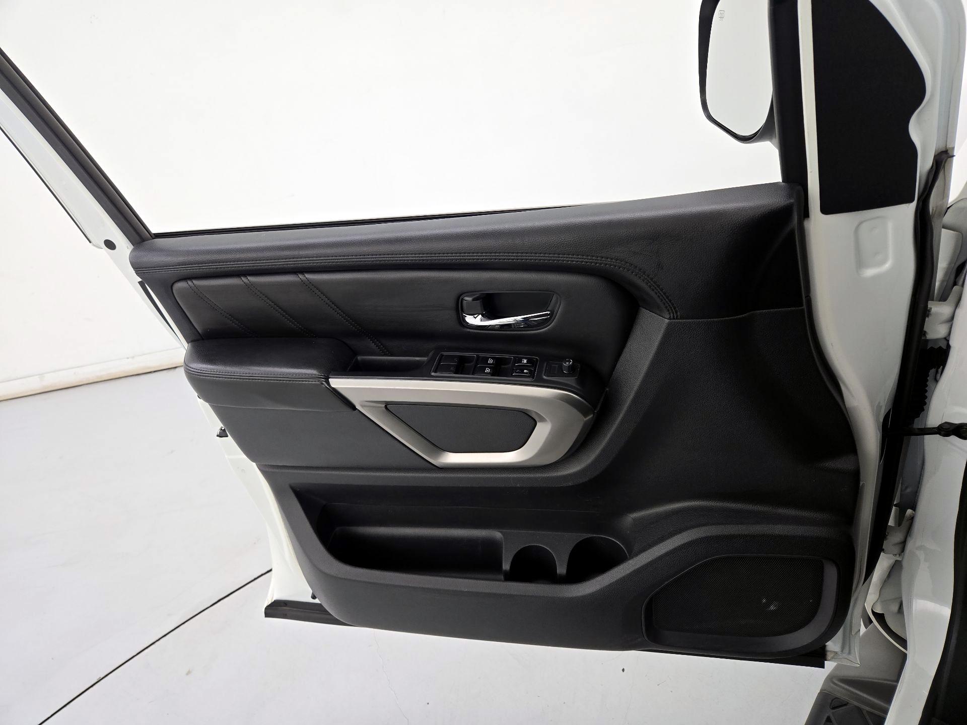 Thumbnail: 2015 Nissan Armada - 12