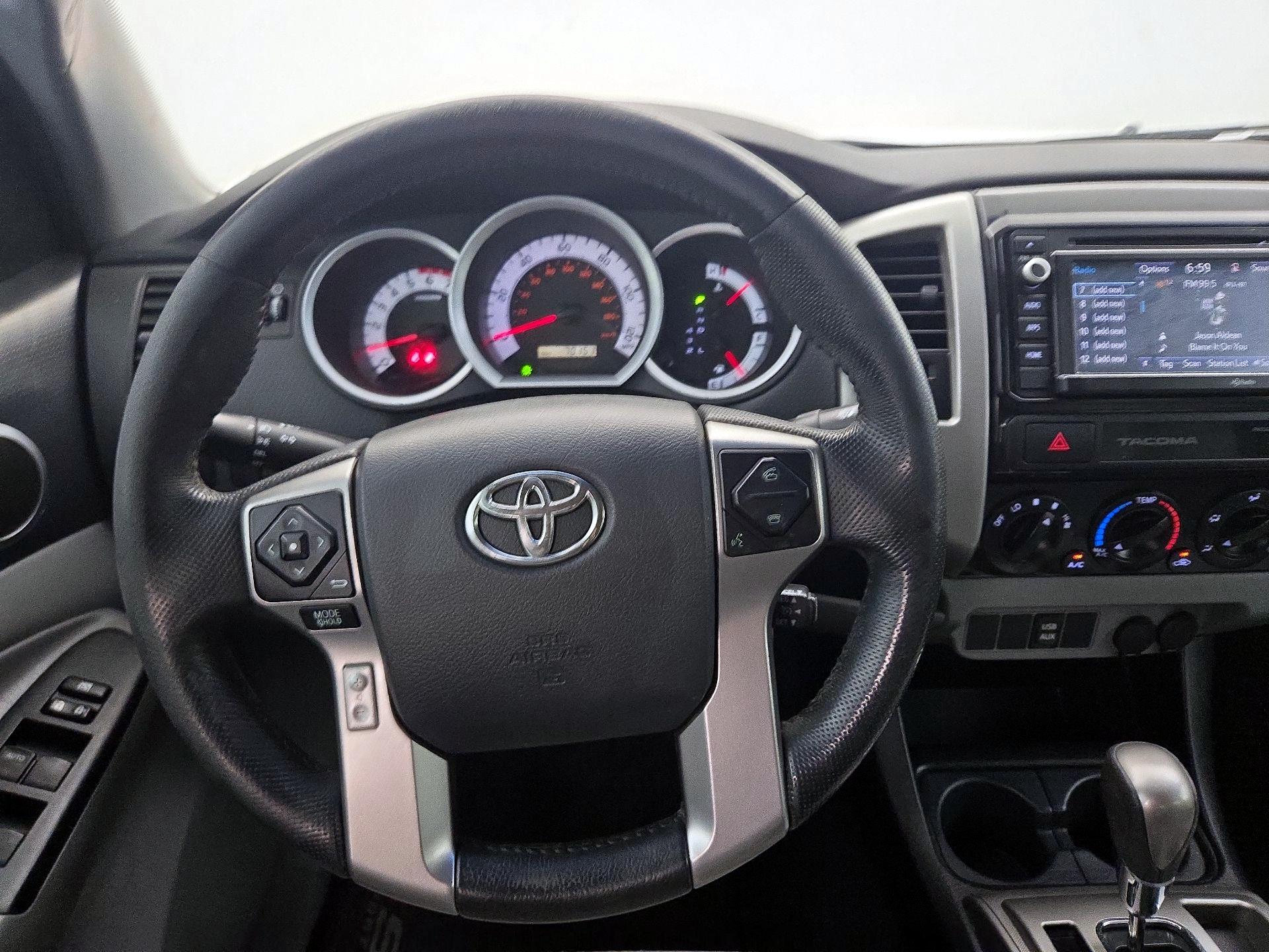 Thumbnail: 2015 Toyota Tacoma - 10