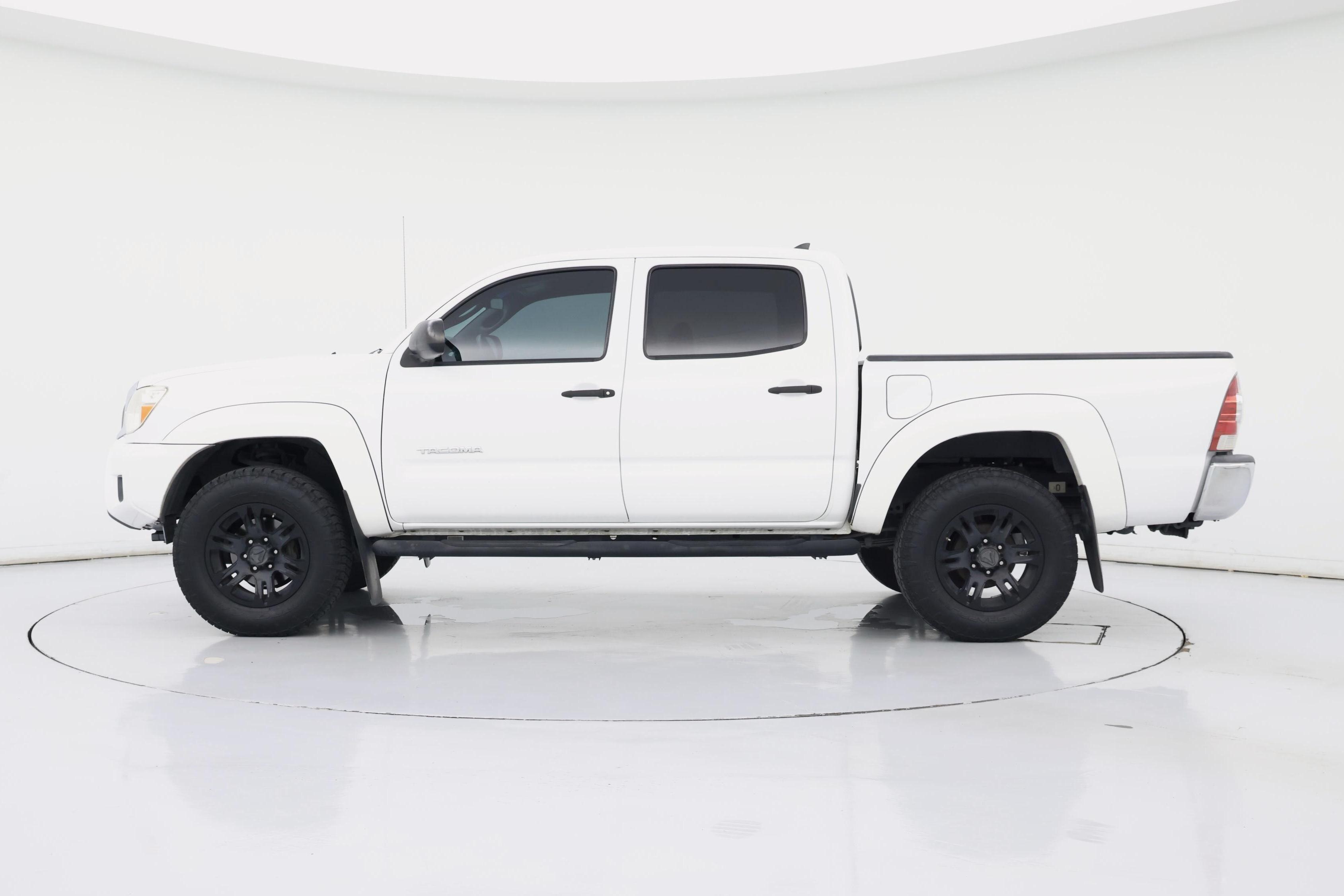 Thumbnail: 2015 Toyota Tacoma - 3