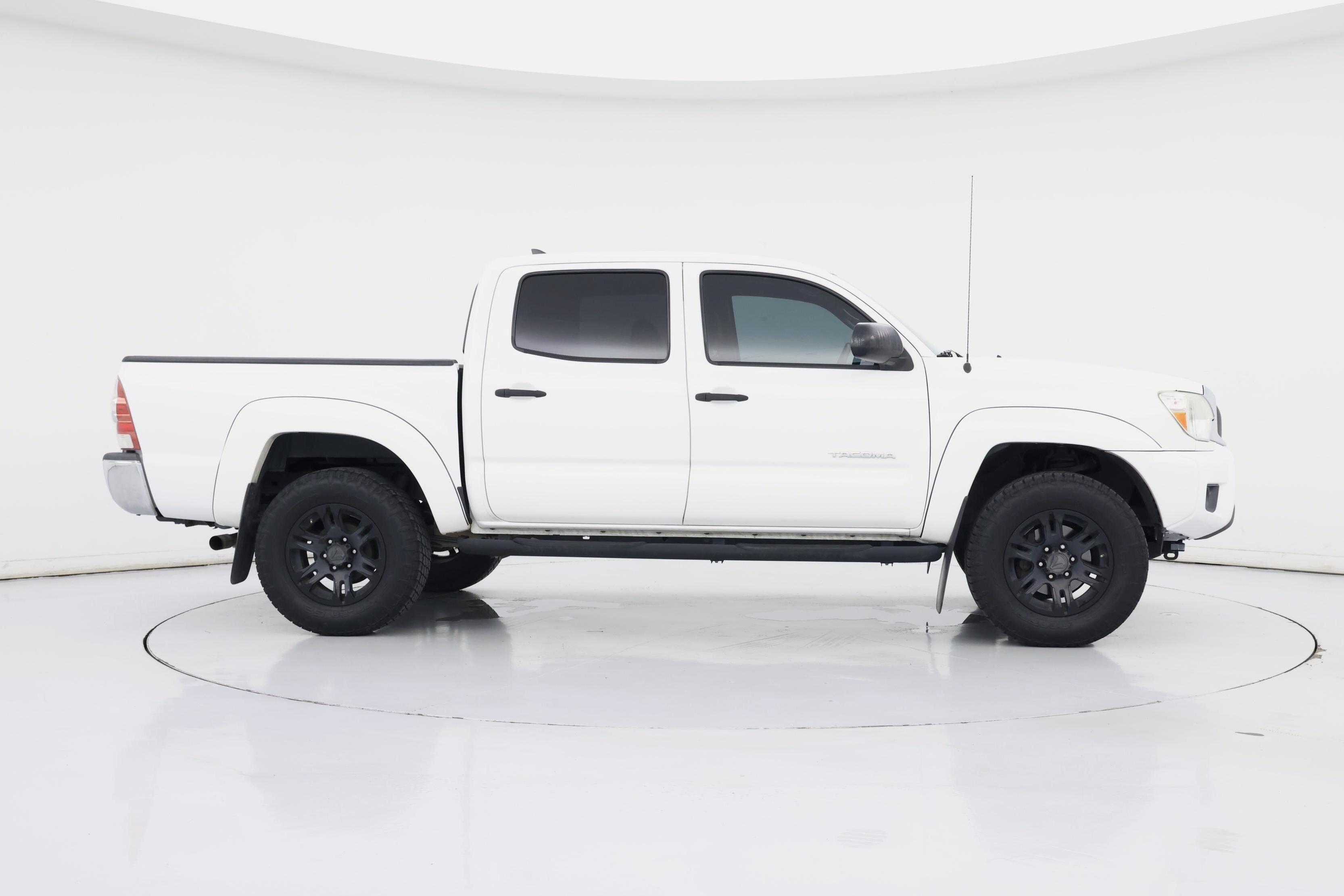 Thumbnail: 2015 Toyota Tacoma - 7