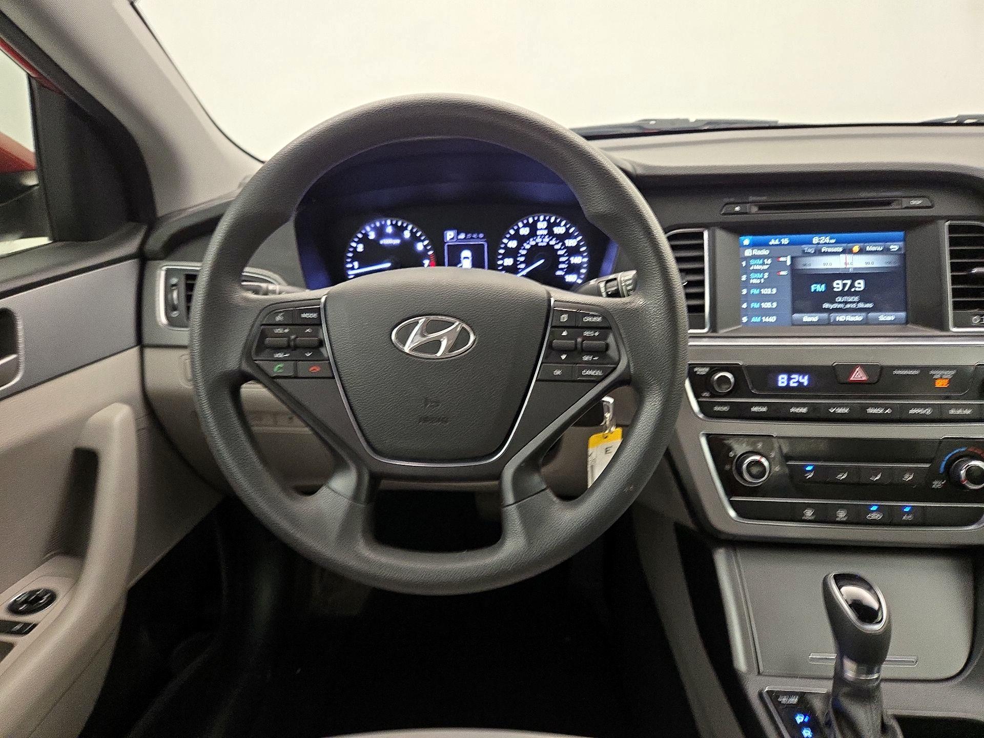 Thumbnail: 2017 Hyundai Sonata - 10