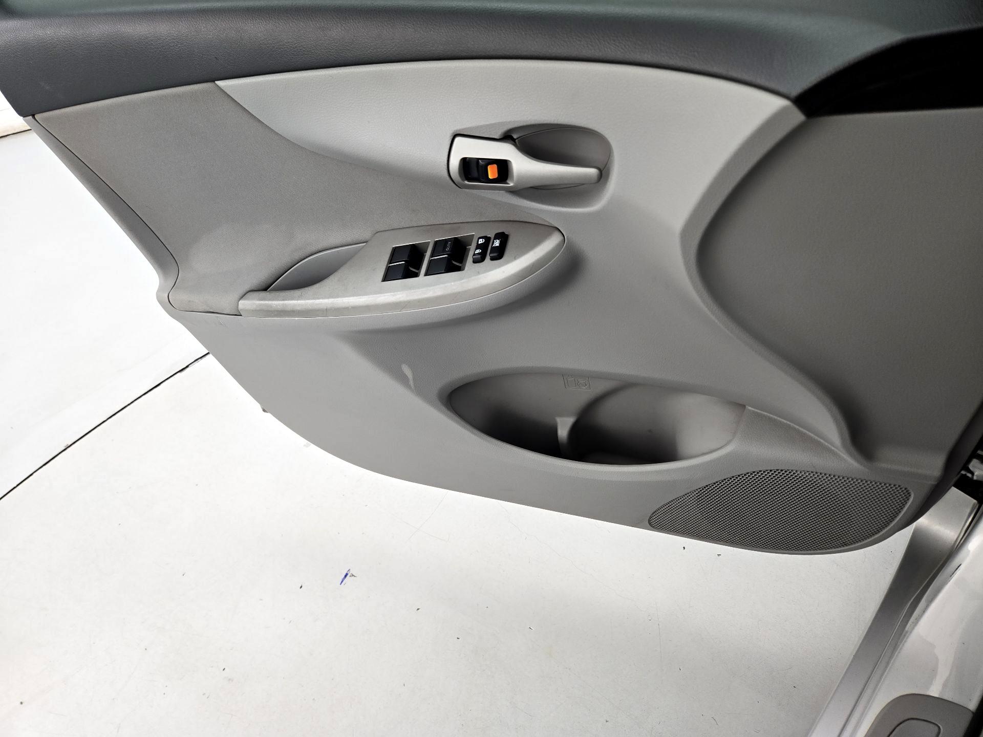 Thumbnail: 2013 Toyota Corolla - 12
