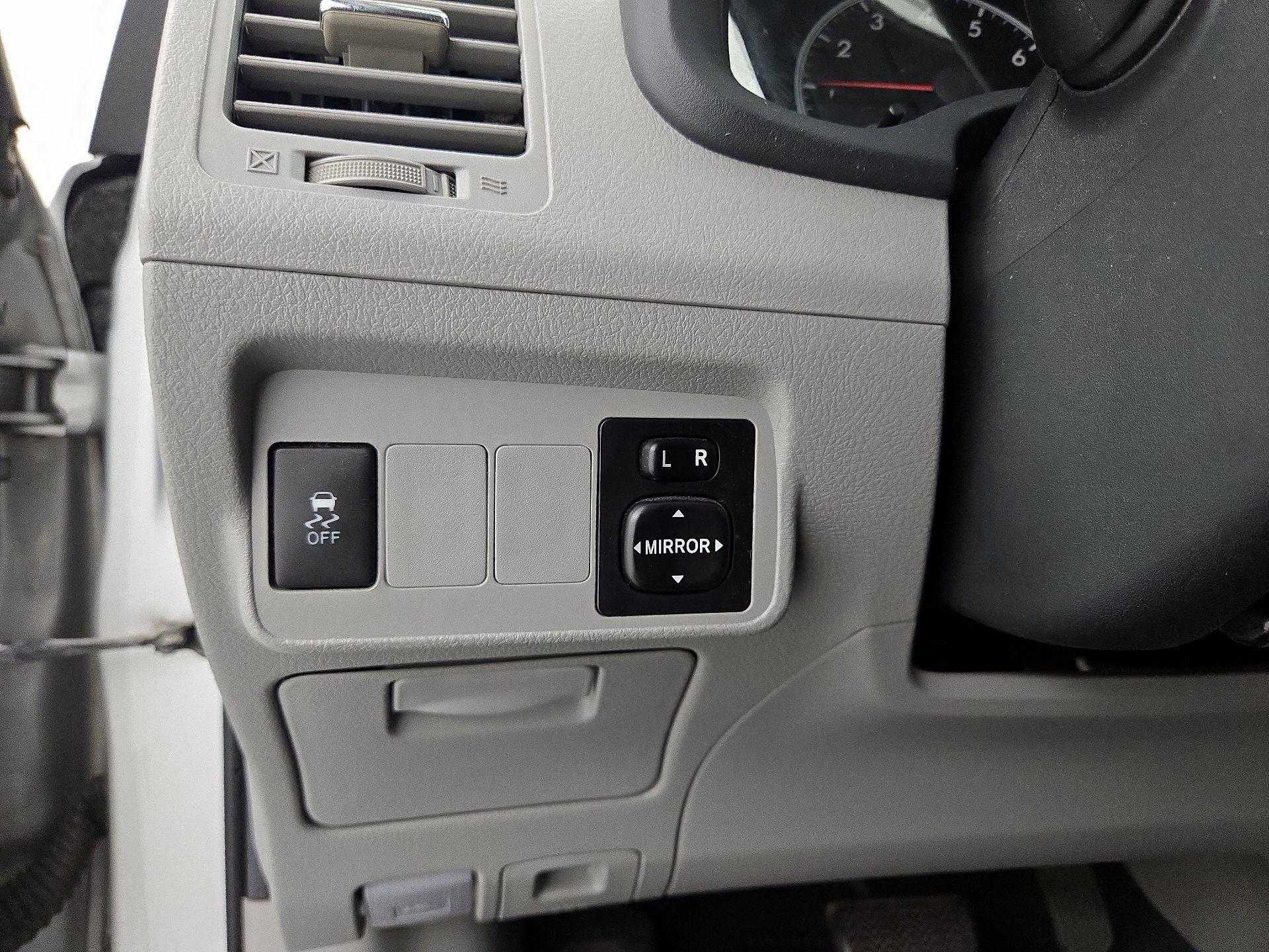 Thumbnail: 2013 Toyota Corolla - 13