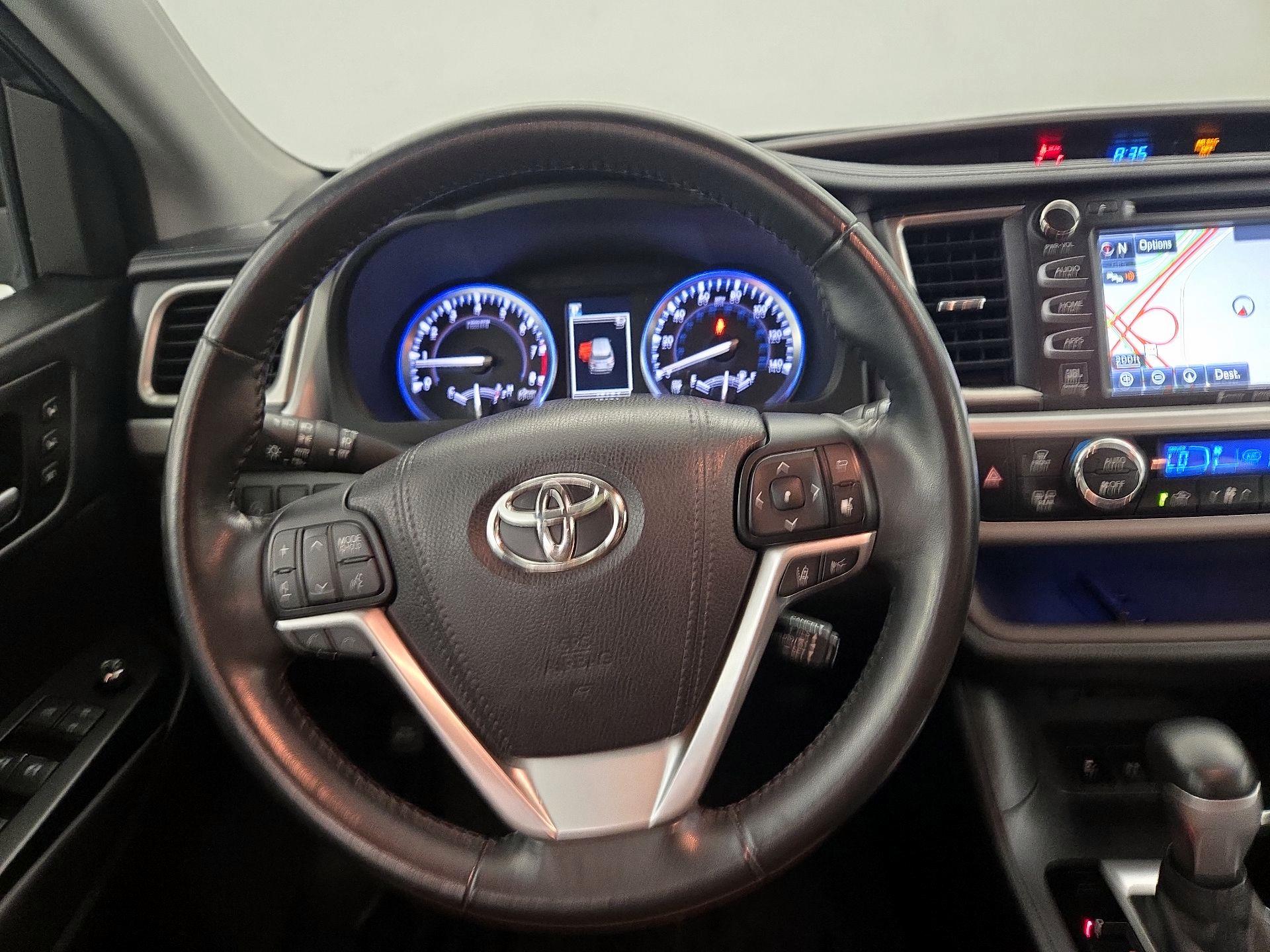 Thumbnail: 2017 Toyota Highlander - 10