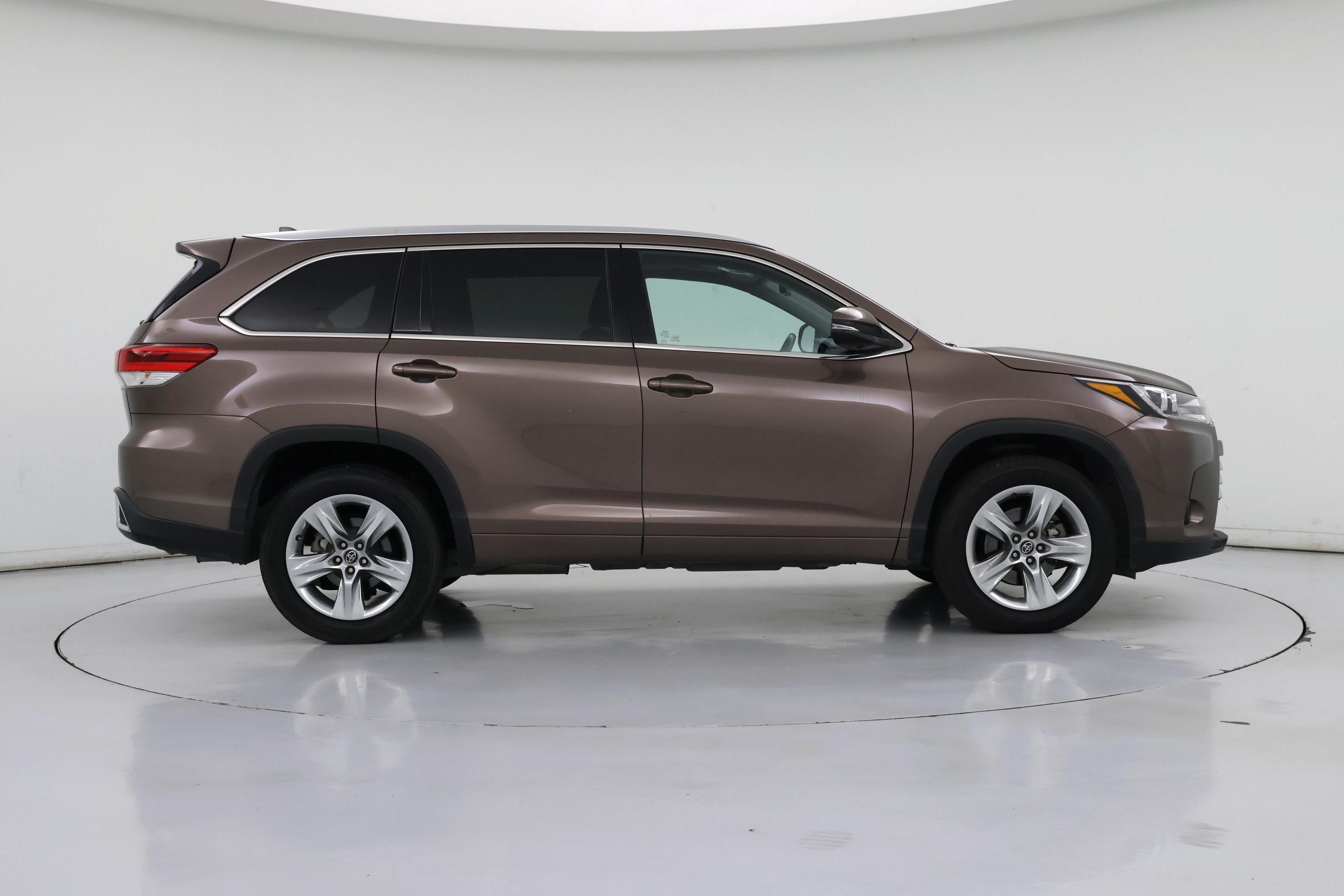 Thumbnail: 2017 Toyota Highlander - 7