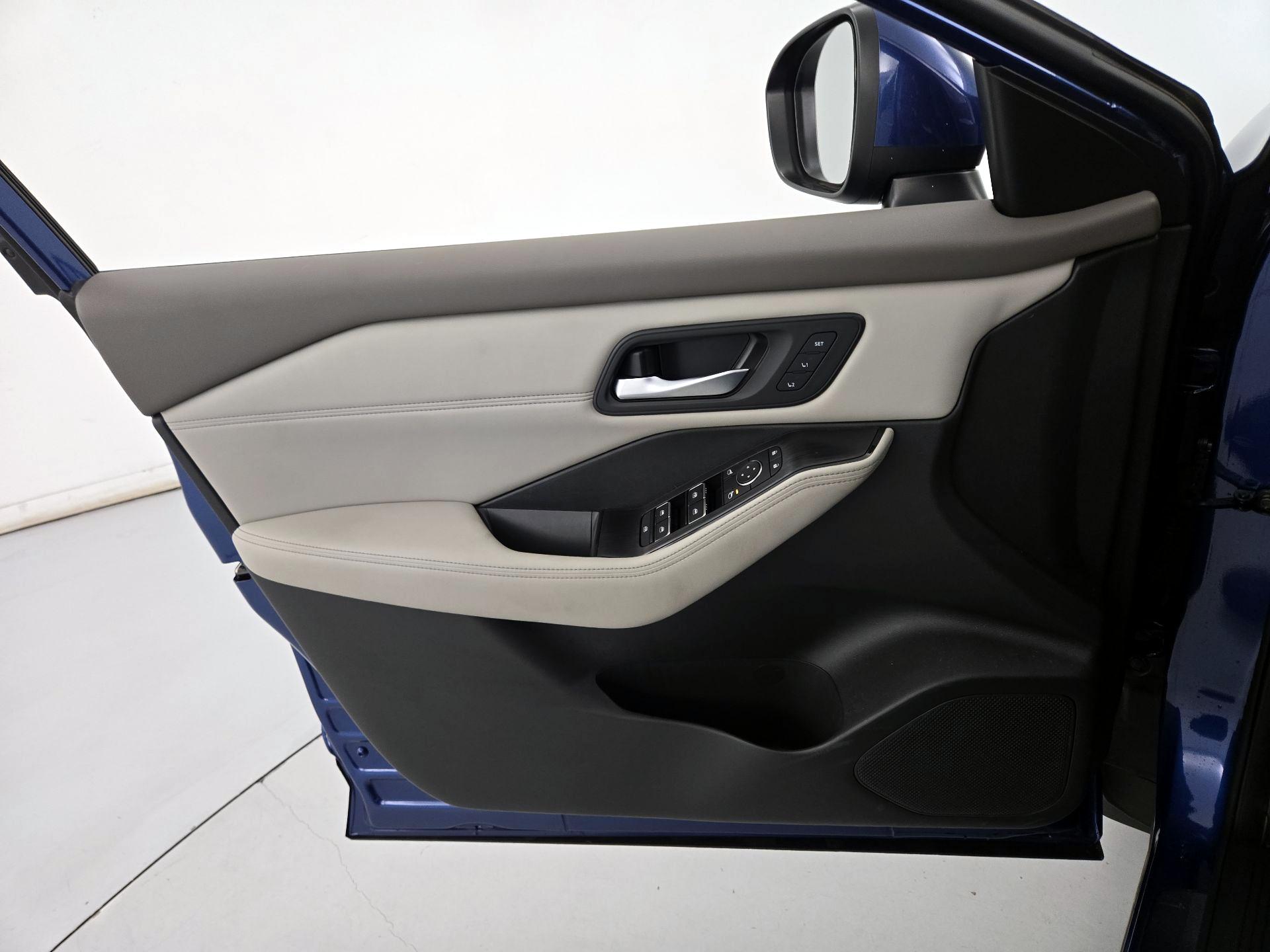 Thumbnail: 2023 Nissan Rogue - 12