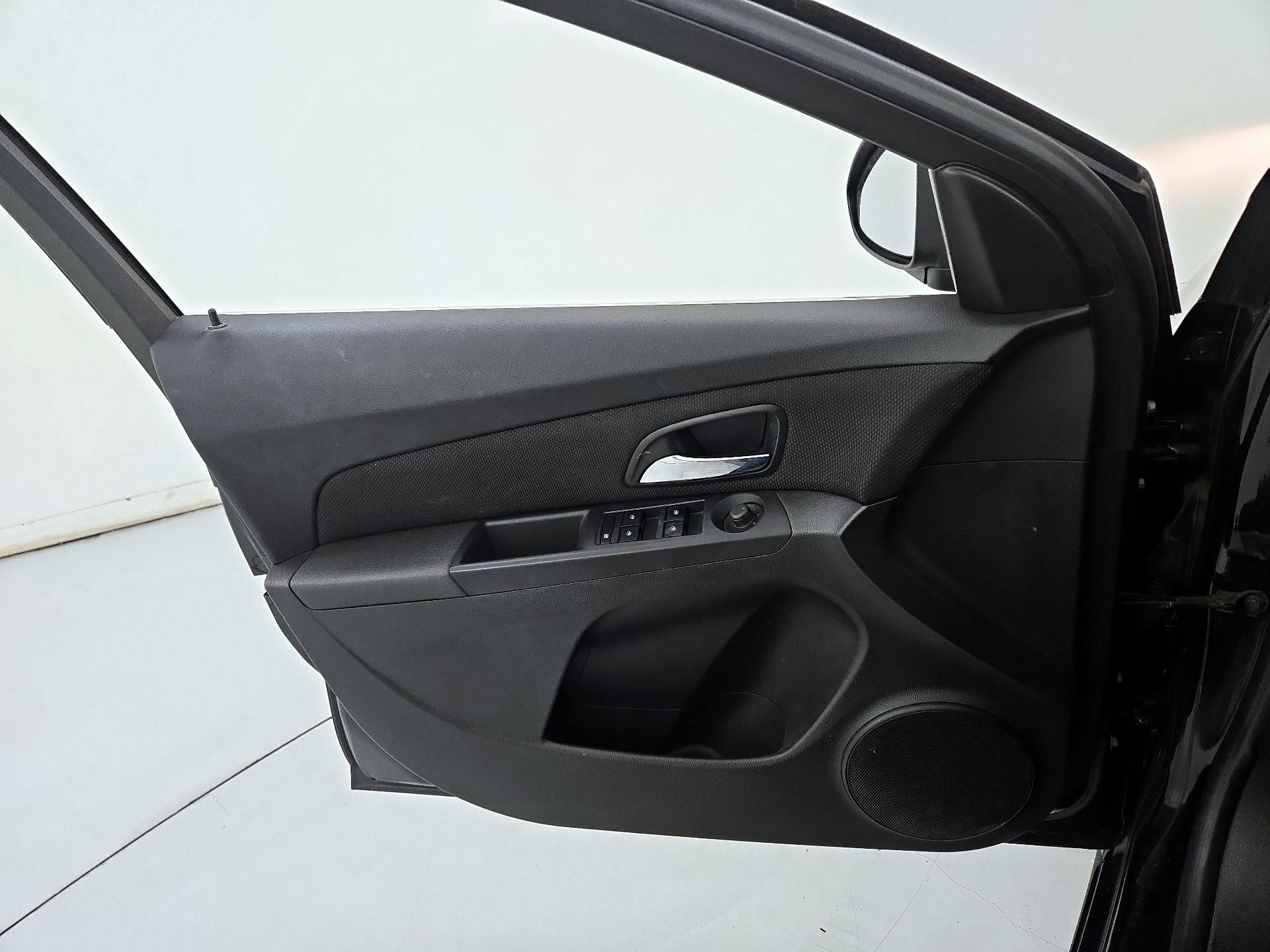 Thumbnail: 2014 Chevrolet Cruze - 12