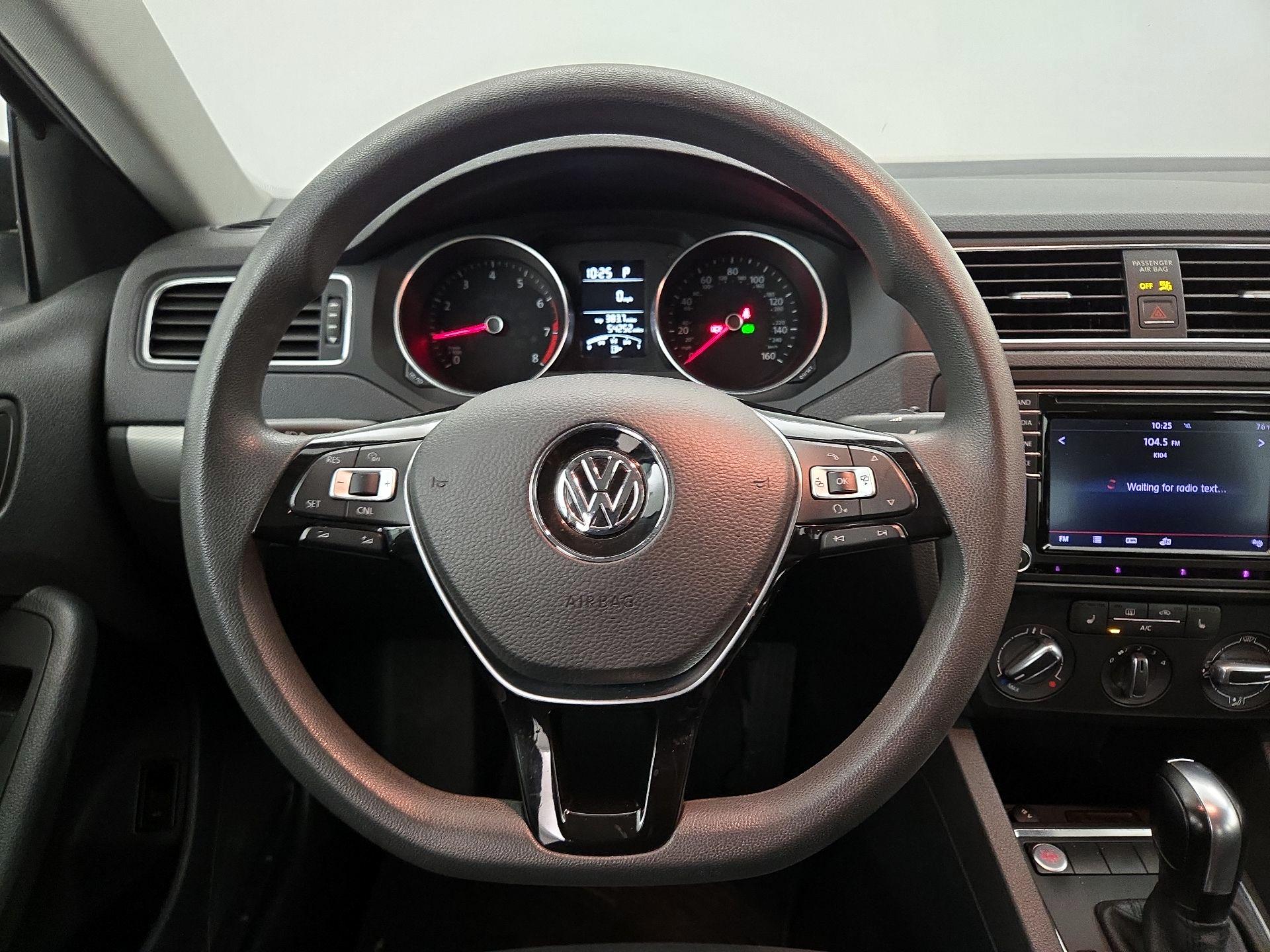Thumbnail: 2016 Volkswagen Jetta - 10