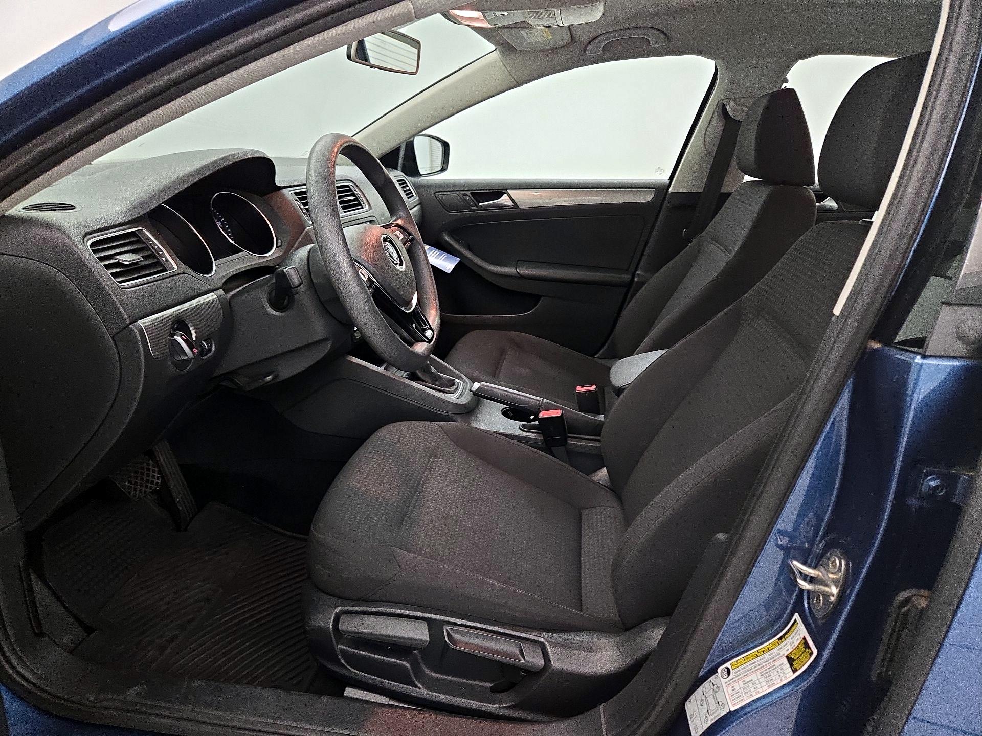 Thumbnail: 2016 Volkswagen Jetta - 11