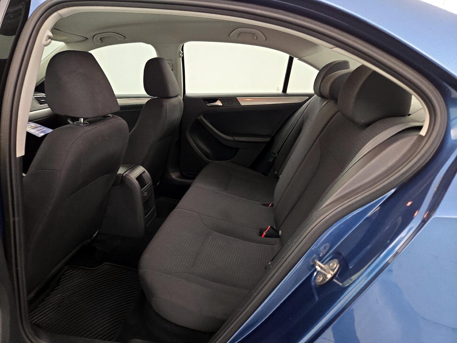 Thumbnail: 2016 Volkswagen Jetta - 19