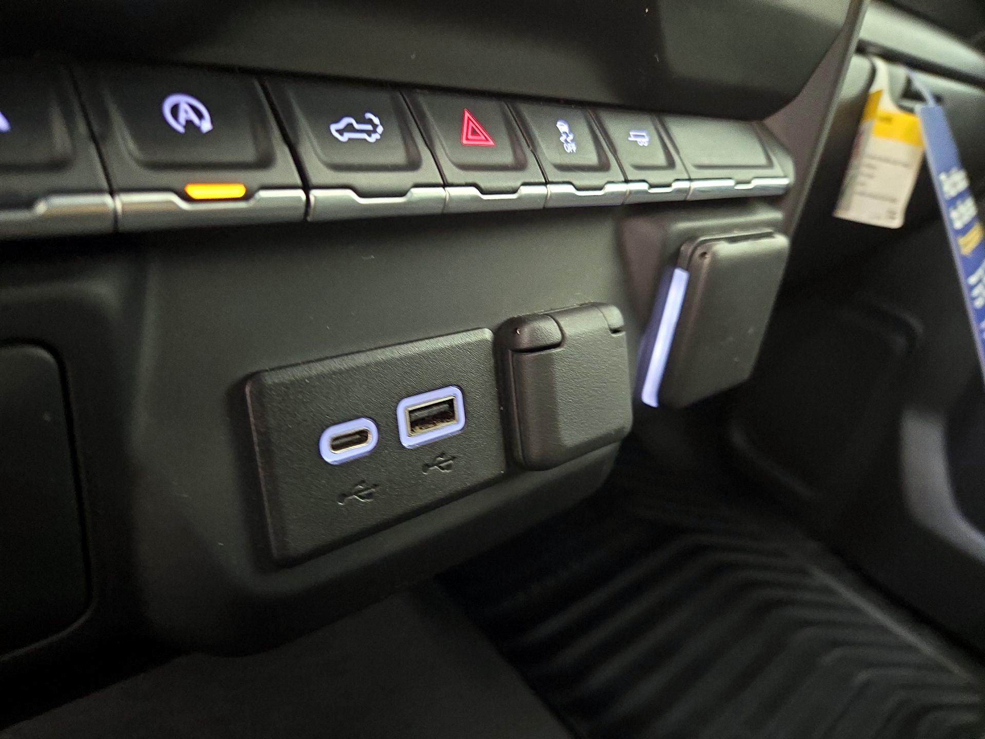 Thumbnail: 2022 Chevrolet Silverado 1500 - 18